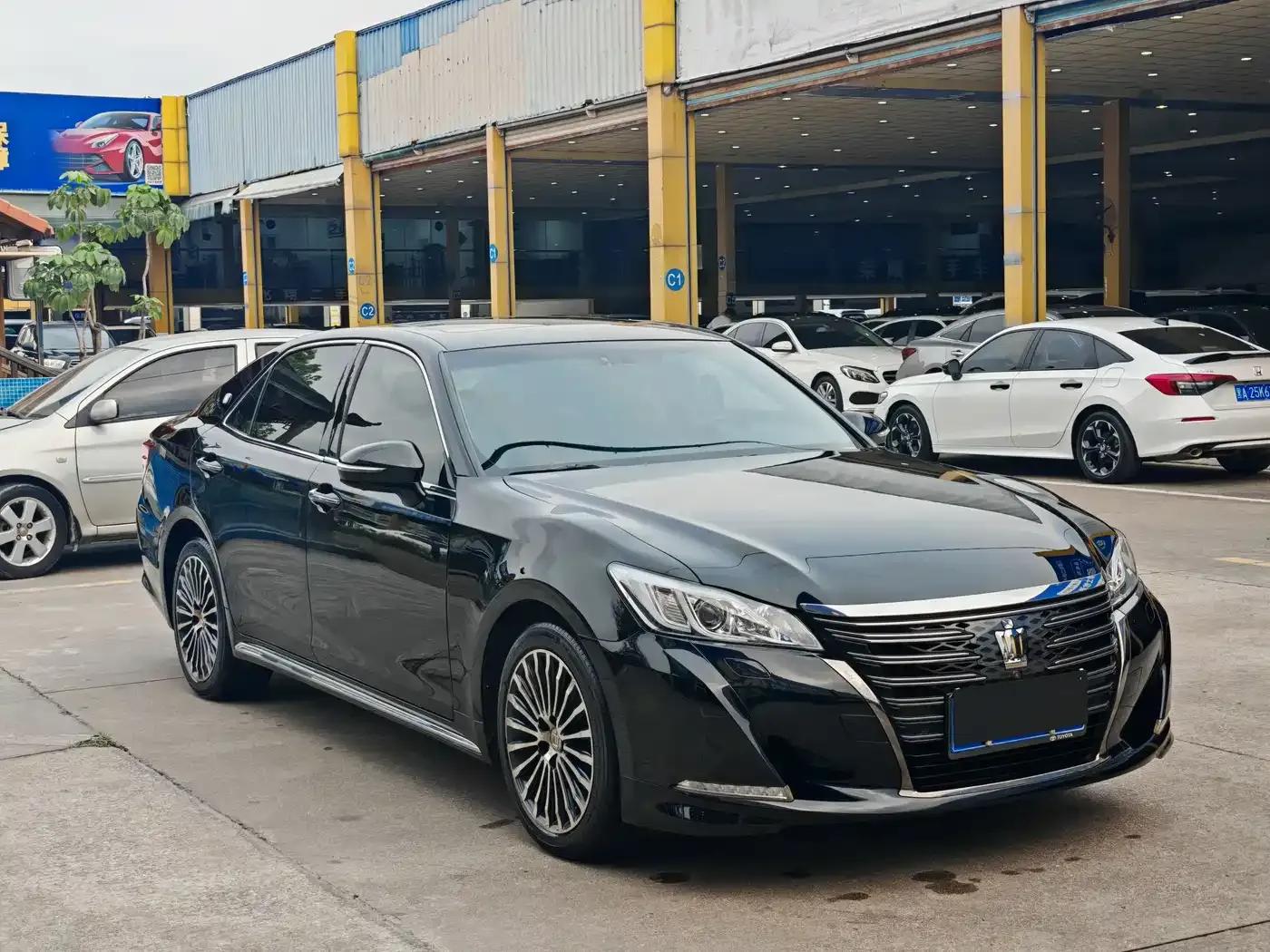 Crown 2018 2.0T Sport Edition — миниатюра 3