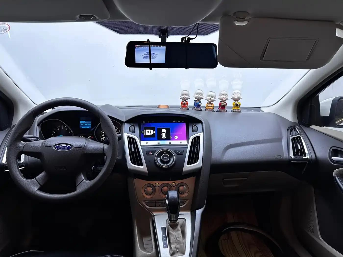 Ford Focus 2012 Sedan 1.6L Automatic Comfort — миниатюра 15