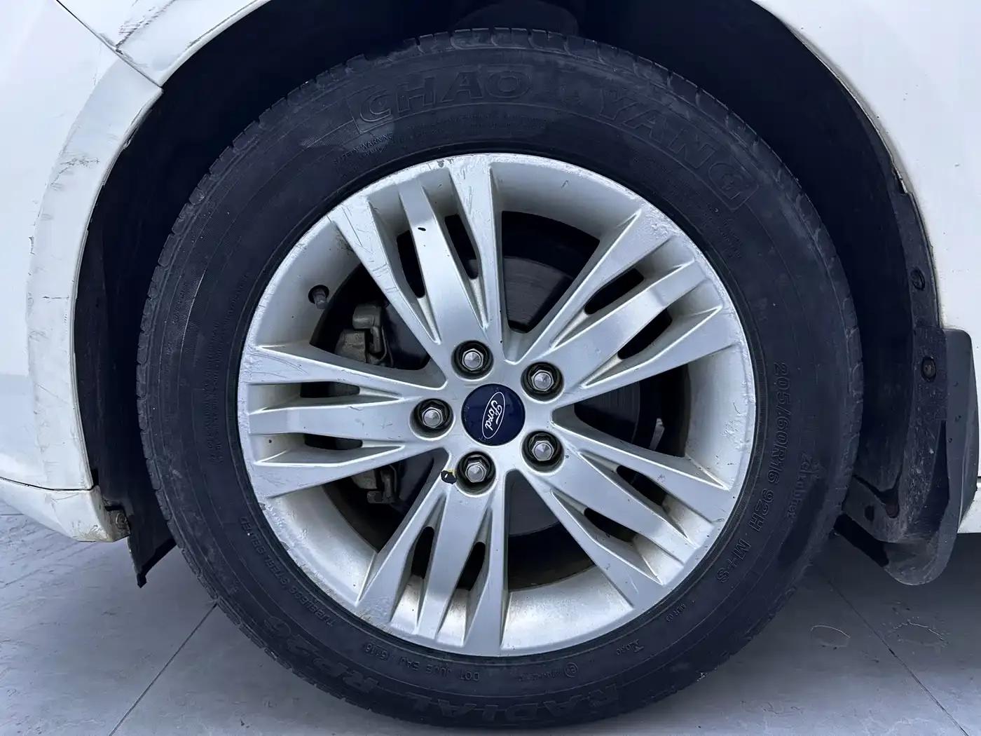 Ford Focus 2012 Sedan 1.6L Automatic Comfort — миниатюра 17