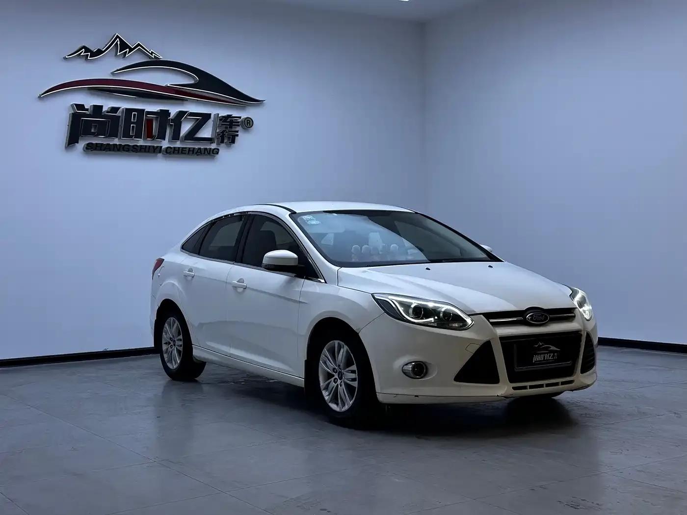 Ford Focus 2012 Sedan 1.6L Automatic Comfort — миниатюра 3