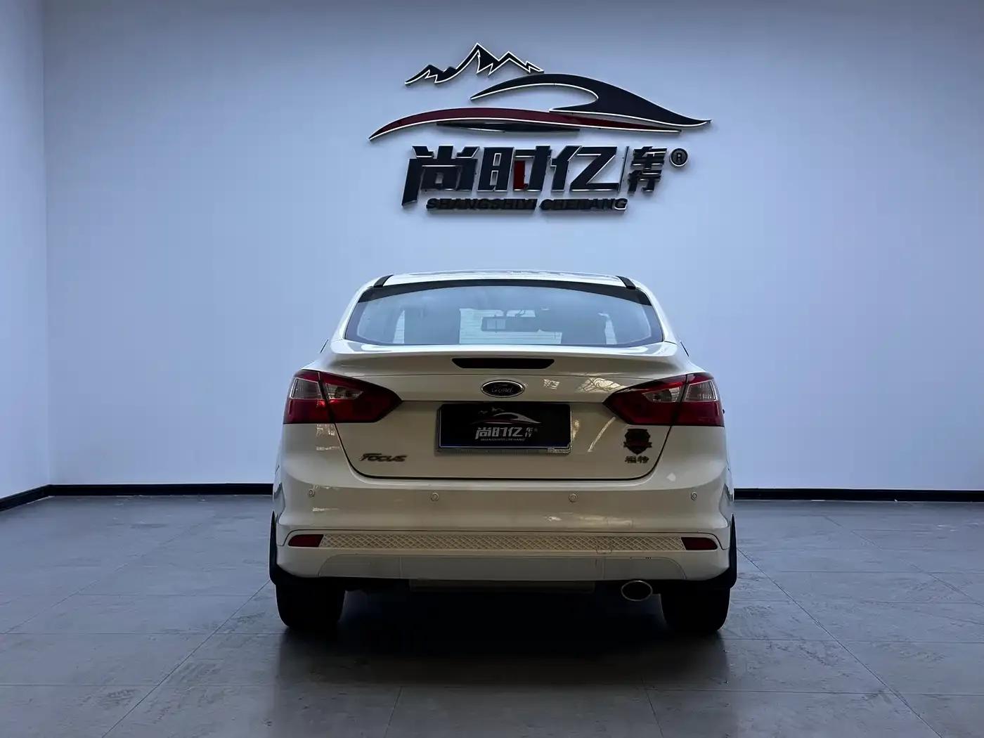 Ford Focus 2012 Sedan 1.6L Automatic Comfort — миниатюра 6