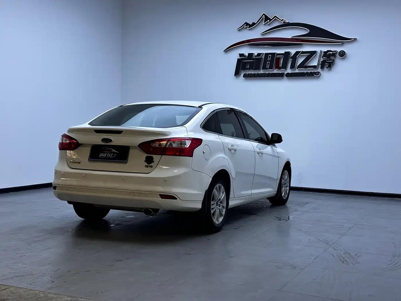Ford Focus 2012 Sedan 1.6L Automatic Comfort — миниатюра 7