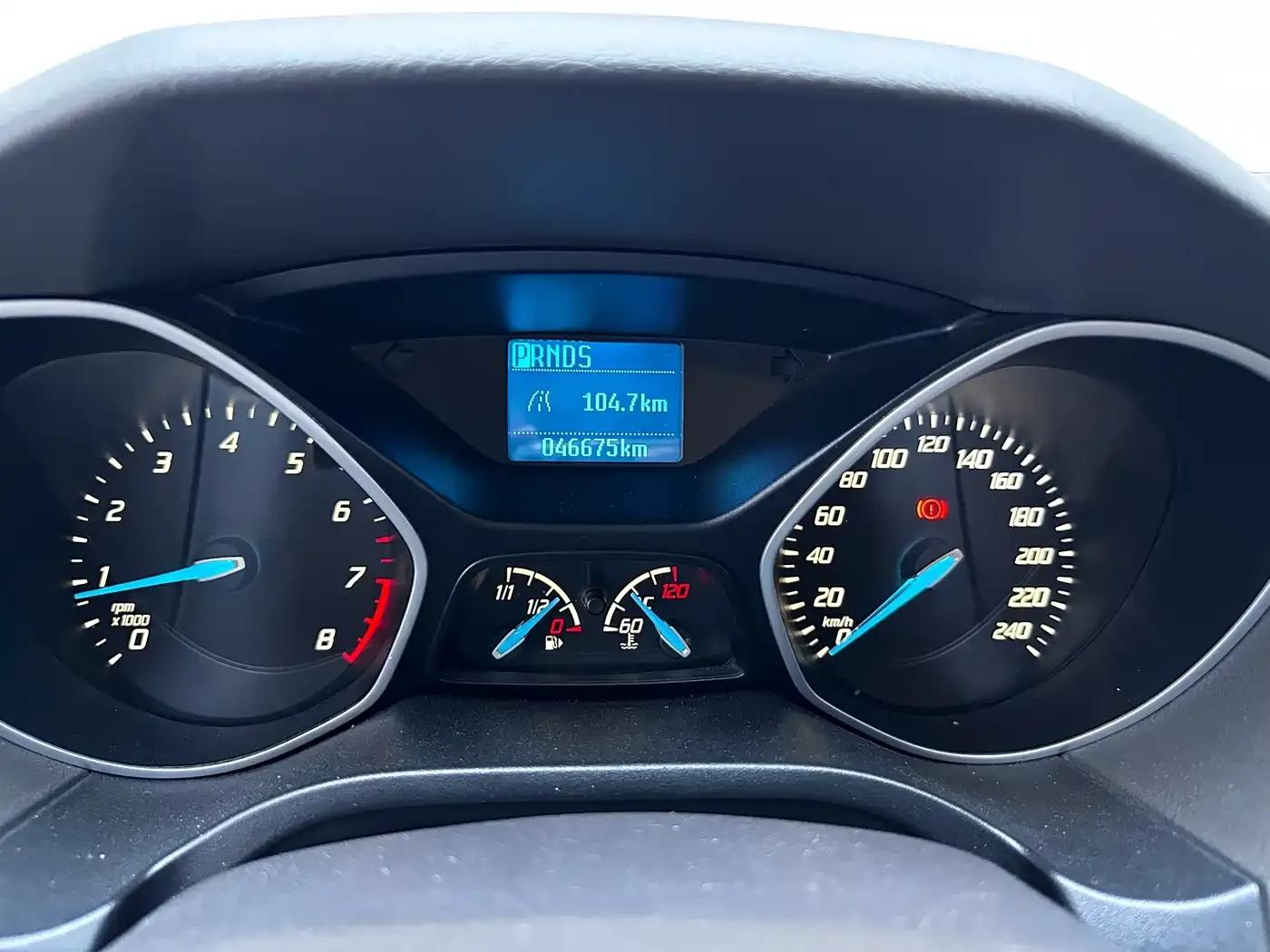 Ford Focus 2012 Sedan 1.6L Automatic Comfort — миниатюра 10