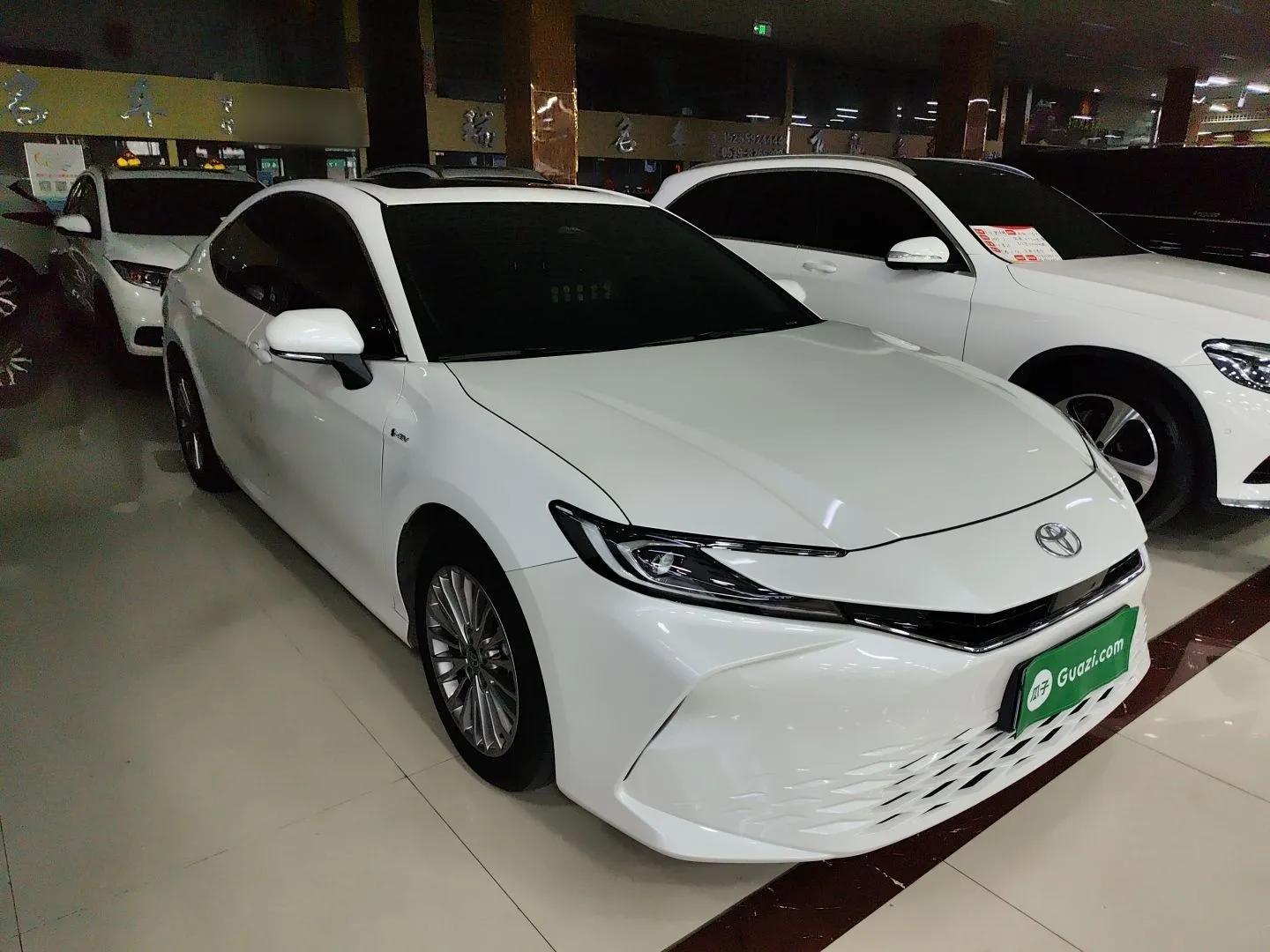 Toyota Camry 2024 Dual-Motor 2.0 HE Elite Edition — миниатюра 3