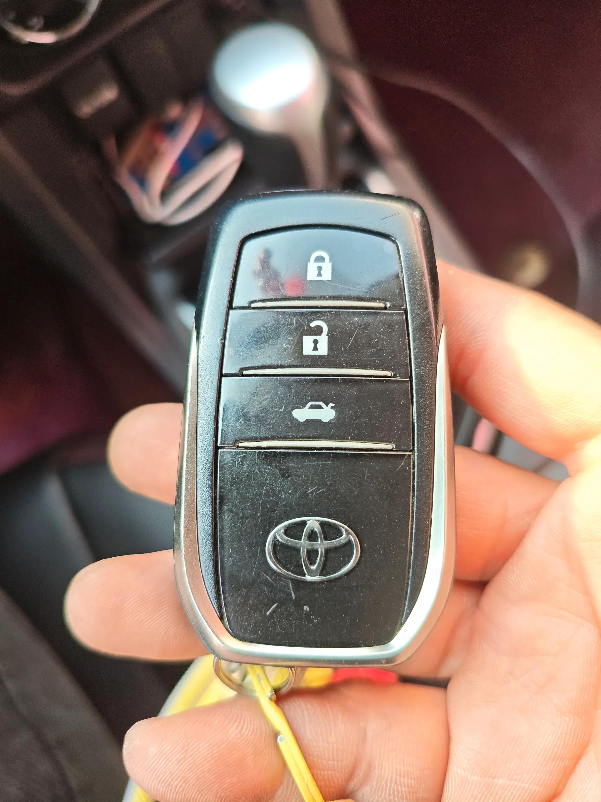 Toyota Corolla 2018 1.2T S-CVT GL-i Zhihui Edition — миниатюра 12