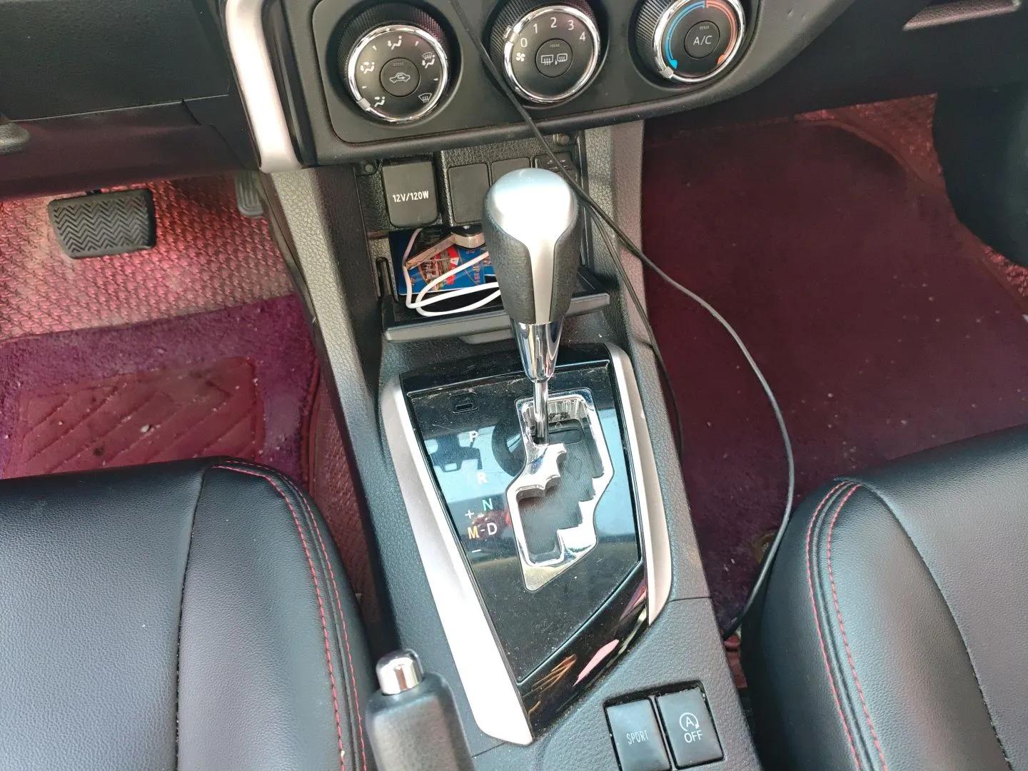 Toyota Corolla 2018 1.2T S-CVT GL-i Zhihui Edition — миниатюра 17