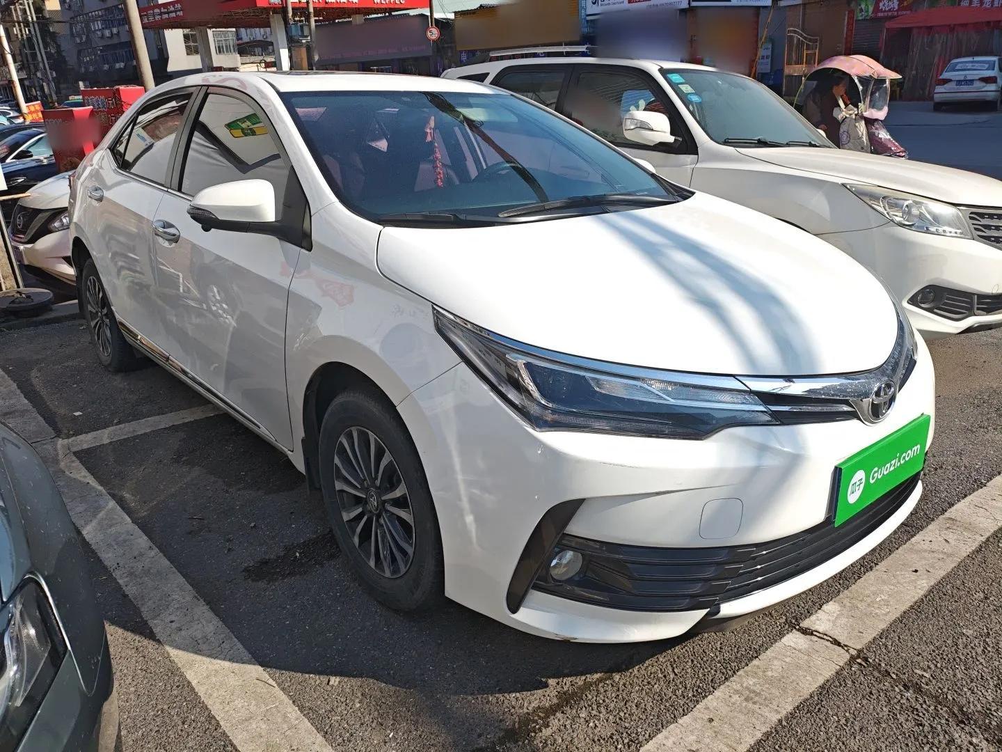 Toyota Corolla 2018 1.2T S-CVT GL-i Zhihui Edition — миниатюра 3