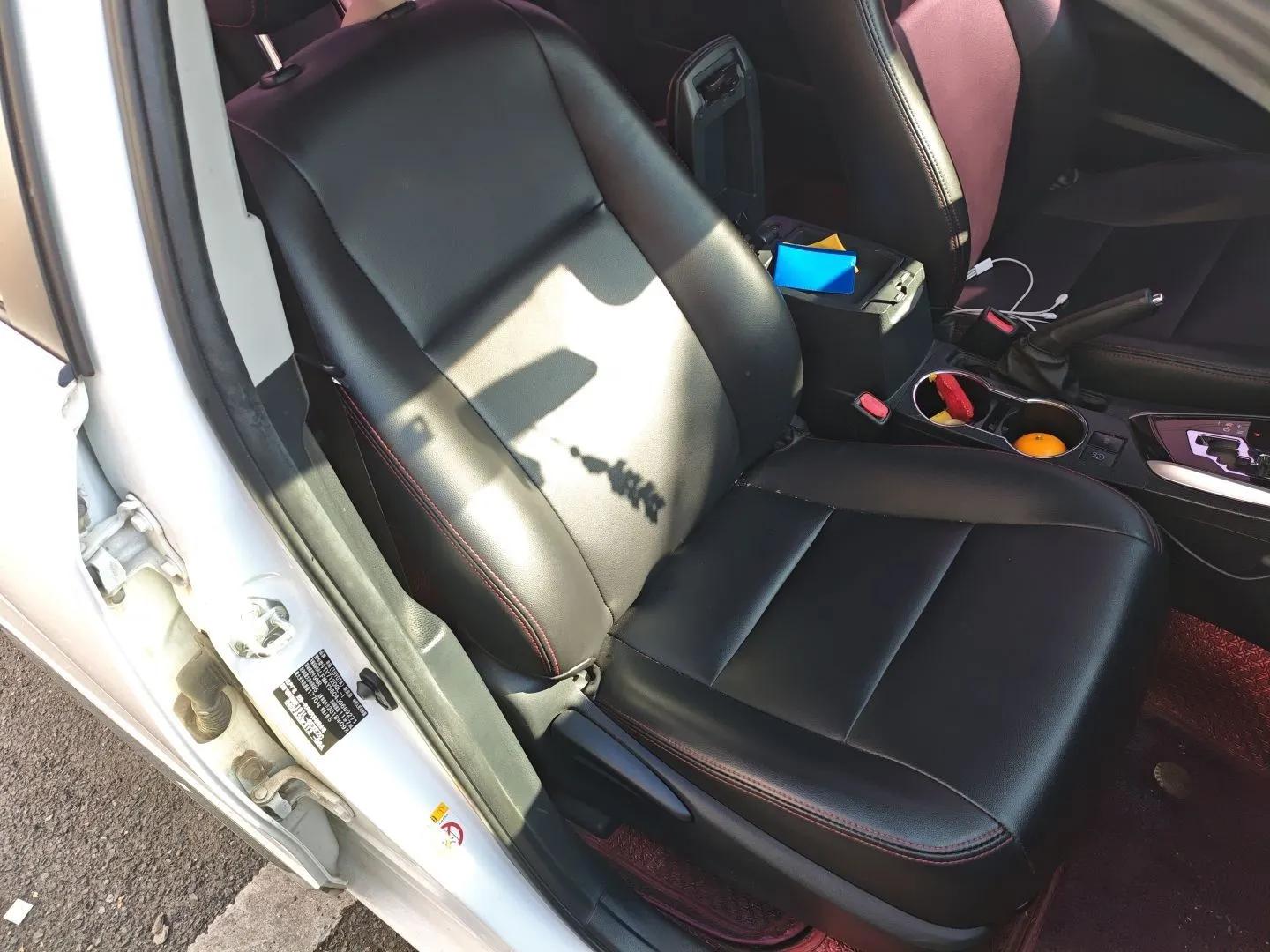 Toyota Corolla 2018 1.2T S-CVT GL-i Zhihui Edition — миниатюра 23
