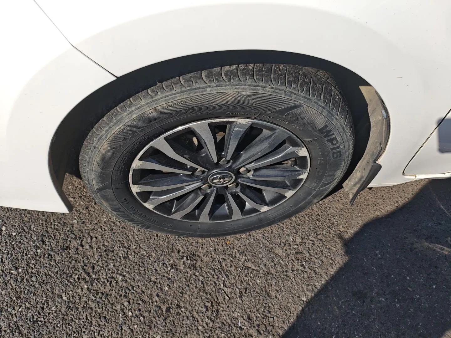 Toyota Corolla 2018 1.2T S-CVT GL-i Zhihui Edition — миниатюра 8