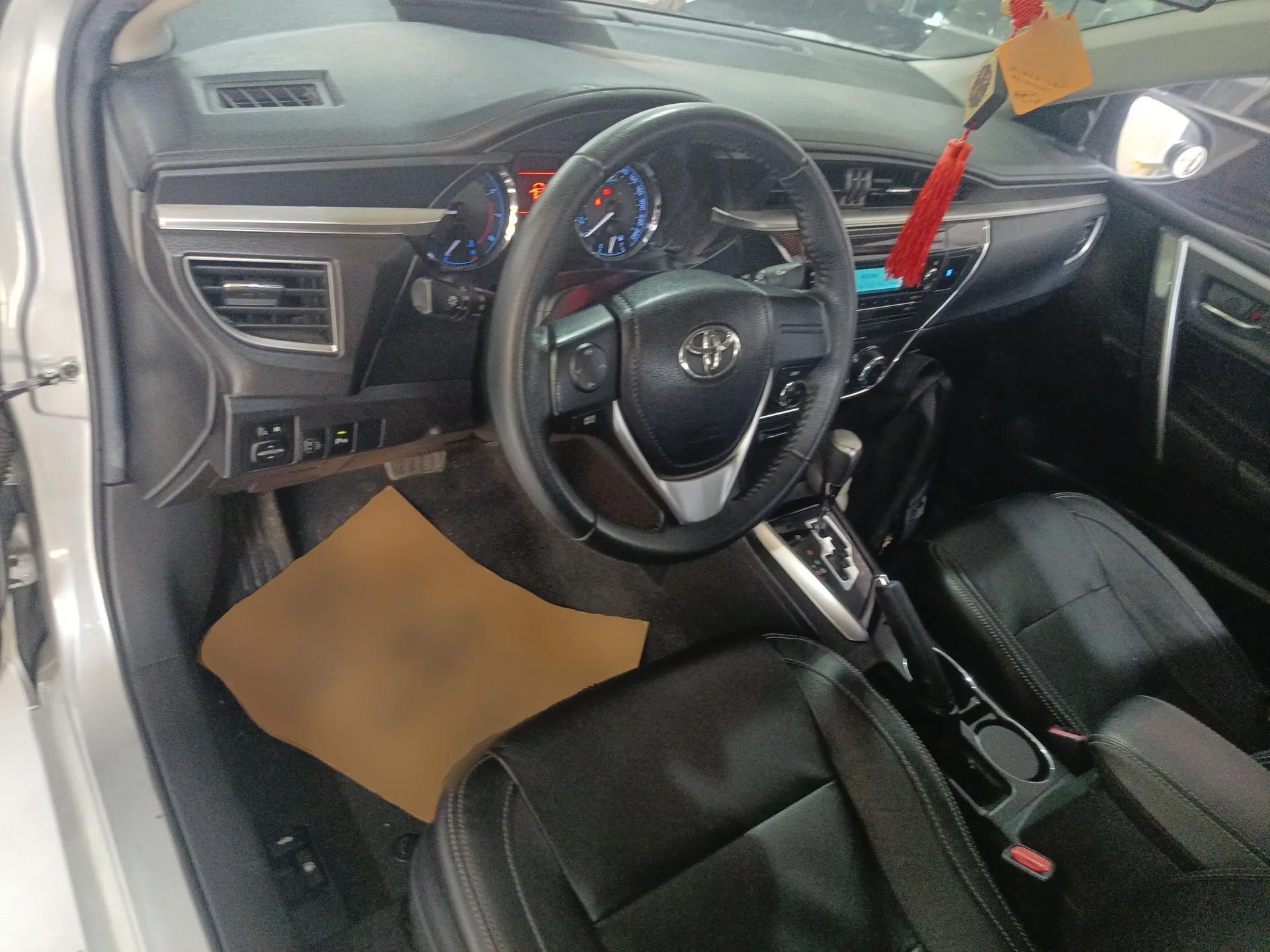 Toyota Corolla 2014 1.6L CVT GL-i Leather Edition — миниатюра 12