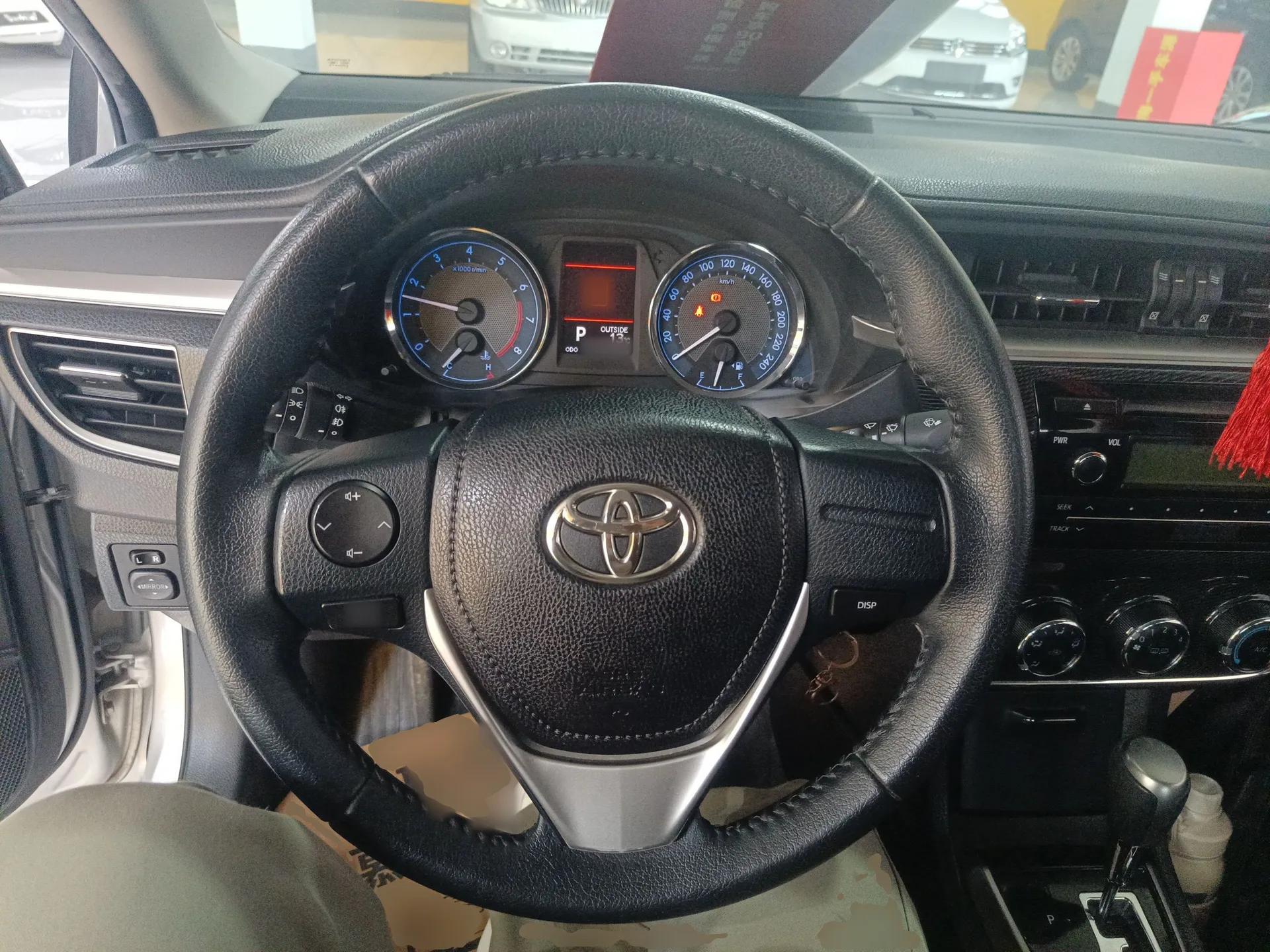 Toyota Corolla 2014 1.6L CVT GL-i Leather Edition — миниатюра 13