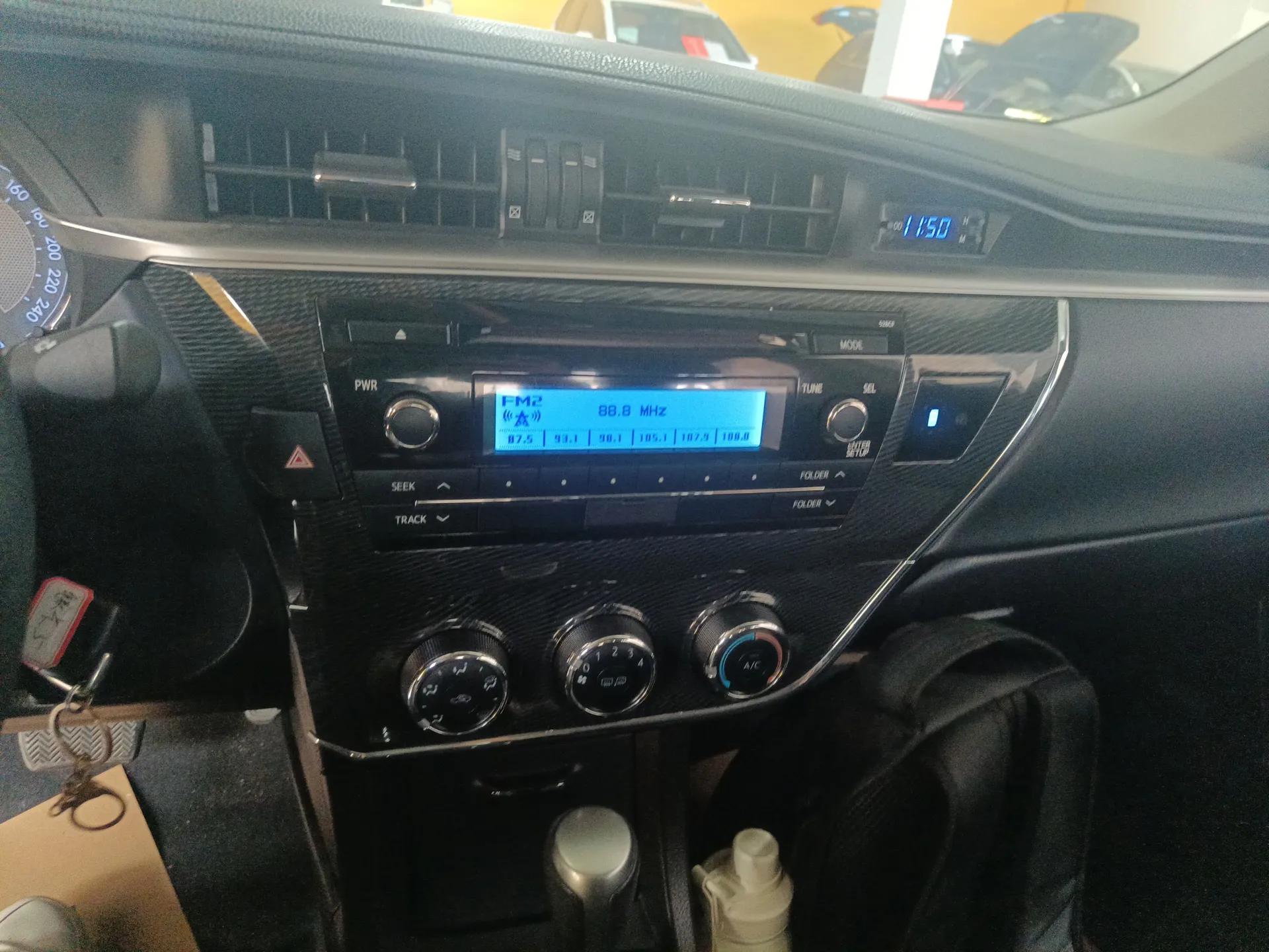 Toyota Corolla 2014 1.6L CVT GL-i Leather Edition — миниатюра 15