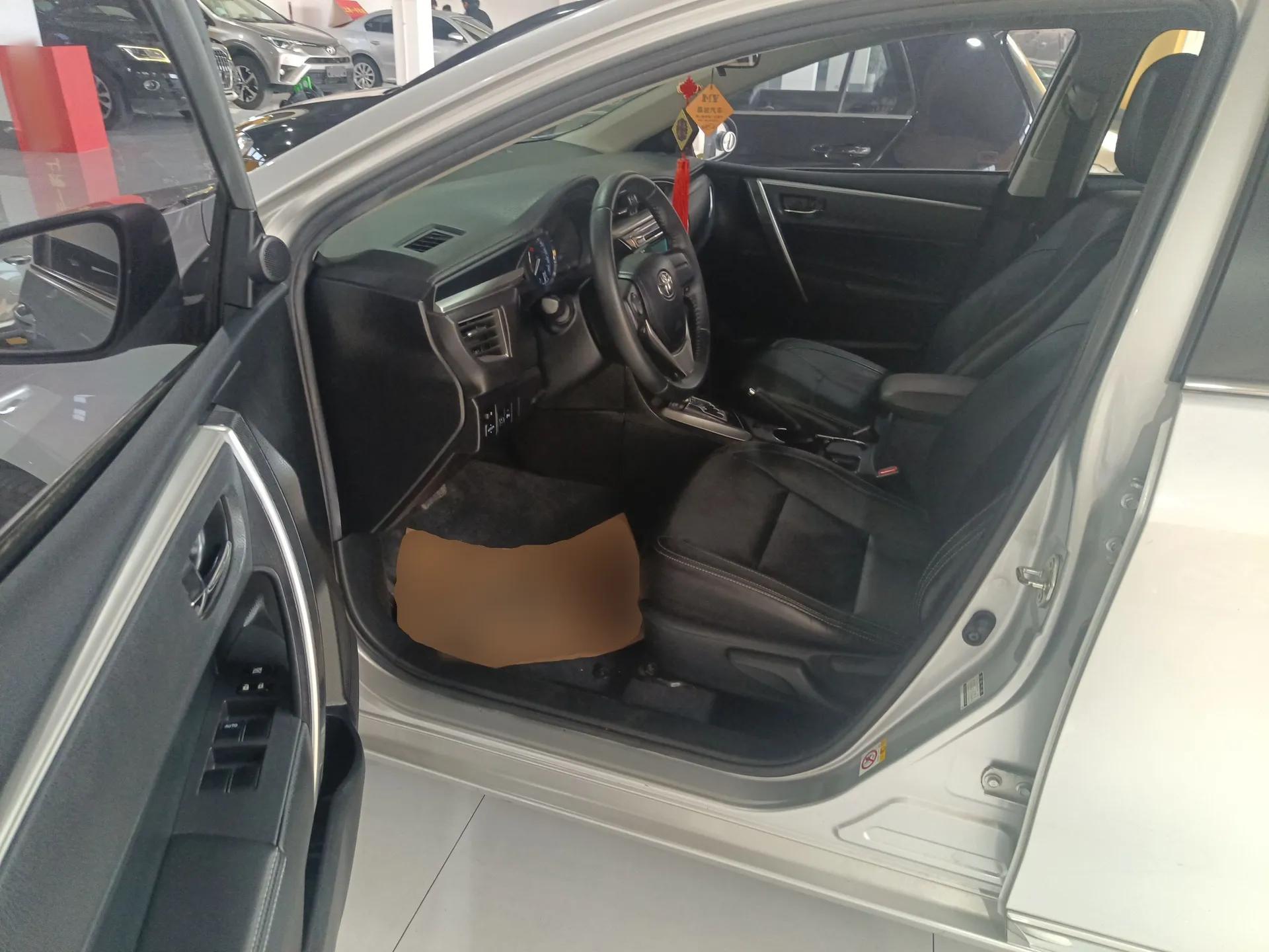 Toyota Corolla 2014 1.6L CVT GL-i Leather Edition — миниатюра 17