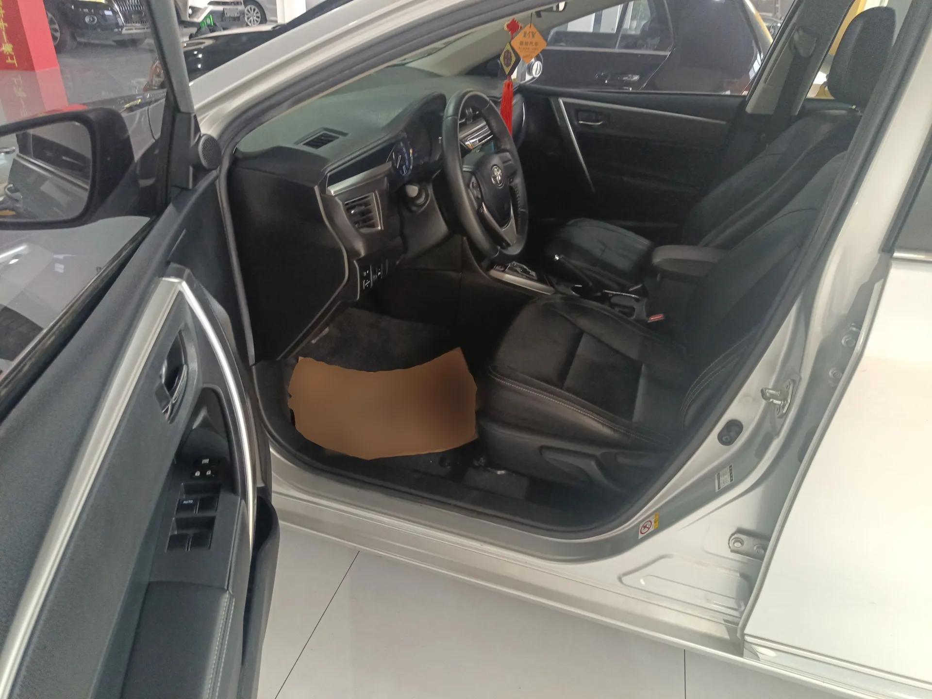 Toyota Corolla 2014 1.6L CVT GL-i Leather Edition — миниатюра 18