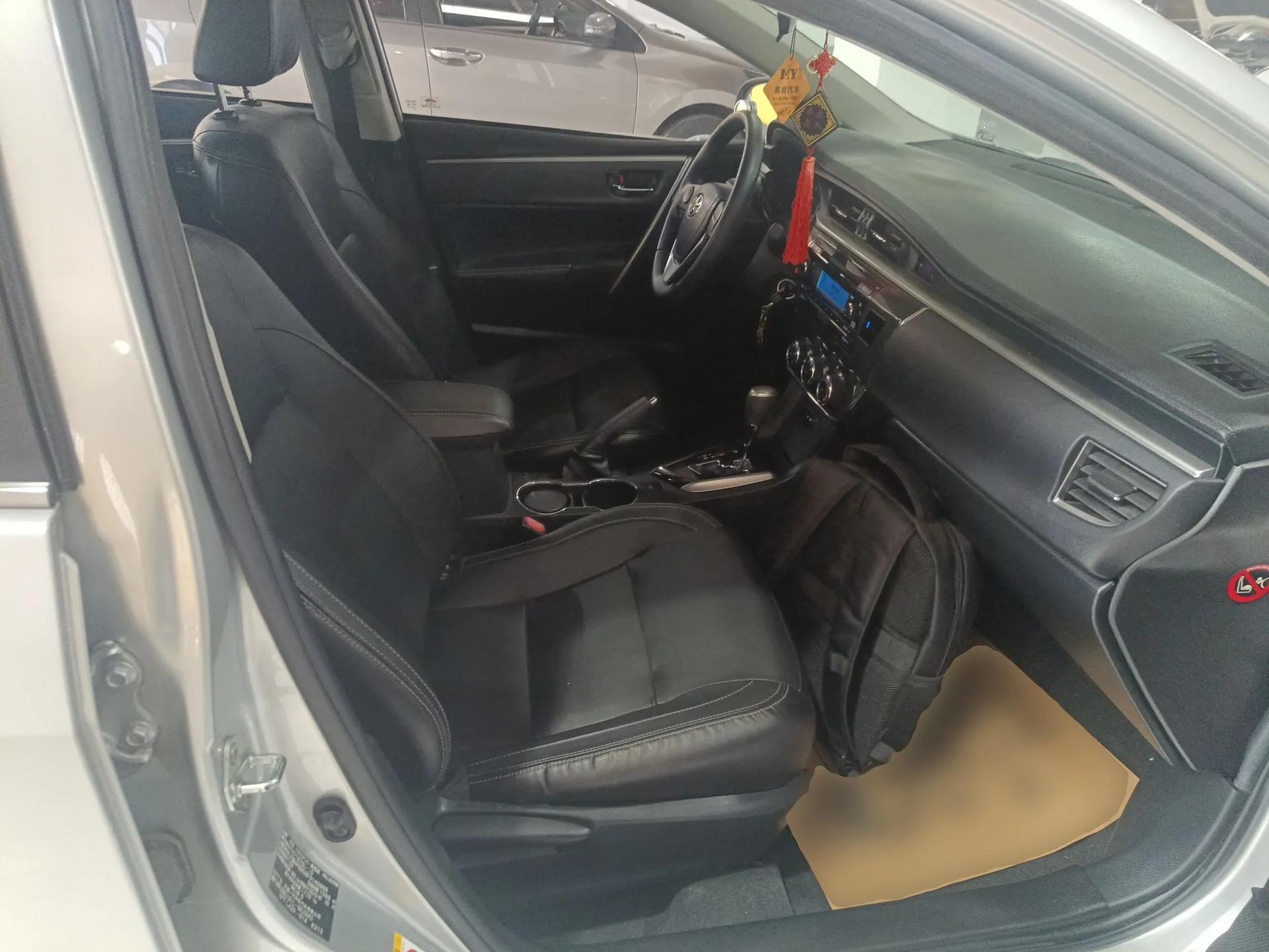 Toyota Corolla 2014 1.6L CVT GL-i Leather Edition — миниатюра 23