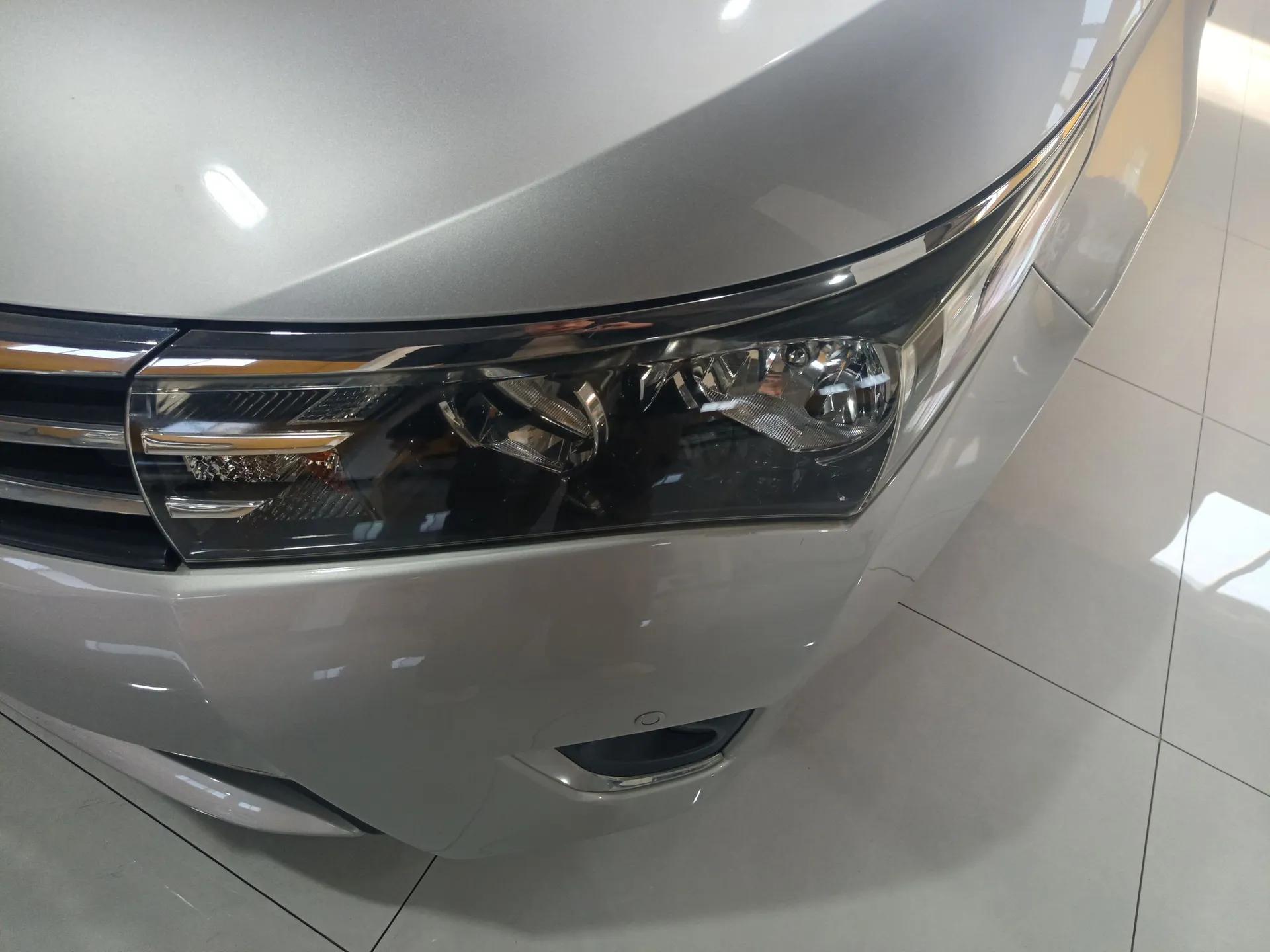 Toyota Corolla 2014 1.6L CVT GL-i Leather Edition — миниатюра 5