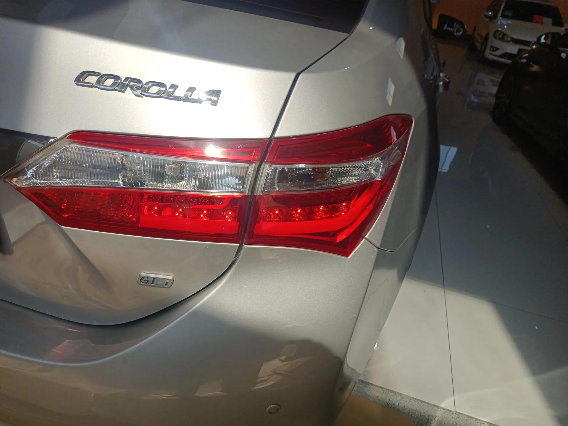 Toyota Corolla 2014 1.6L CVT GL-i Leather Edition — миниатюра 8