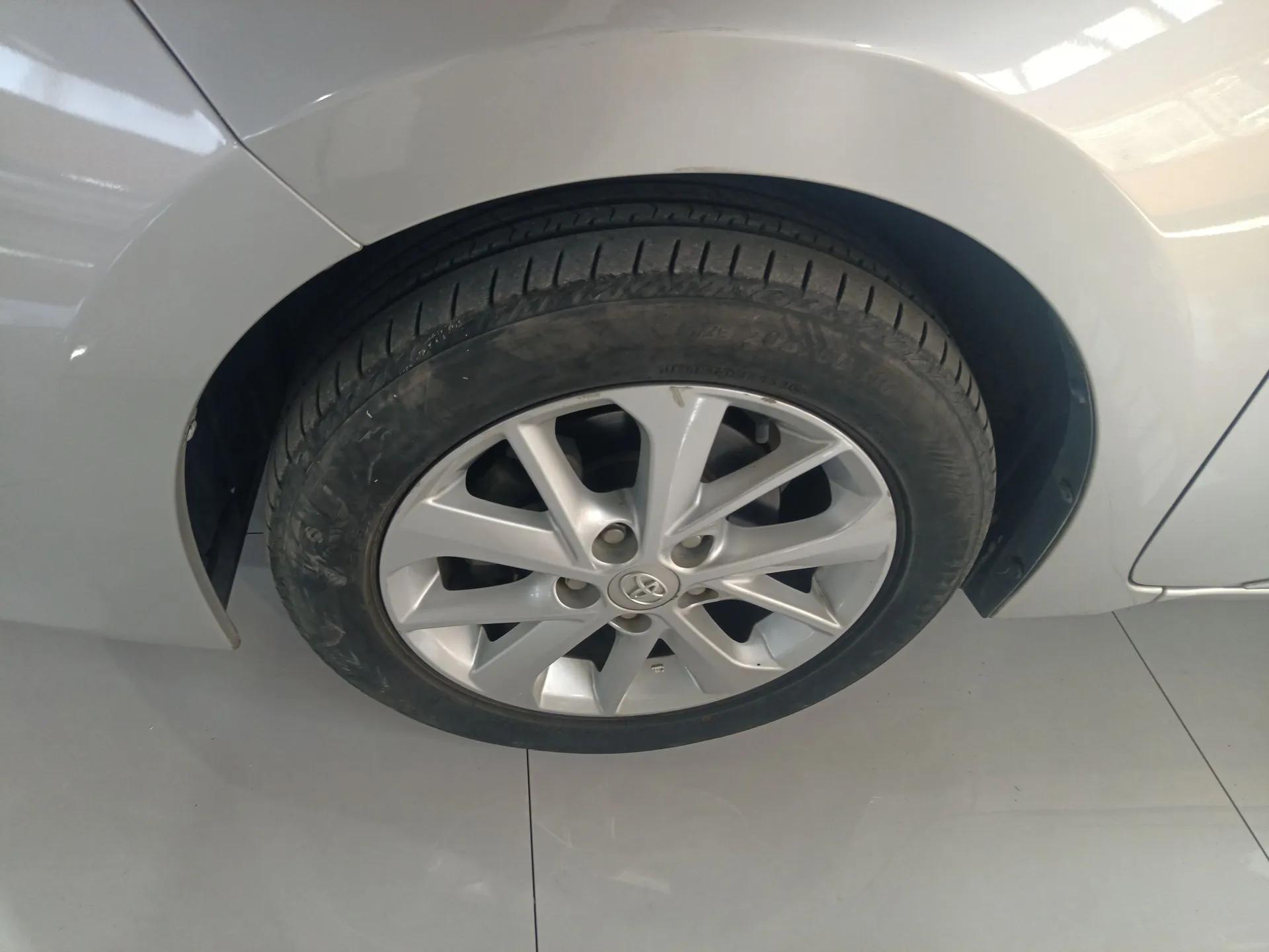 Toyota Corolla 2014 1.6L CVT GL-i Leather Edition — миниатюра 9