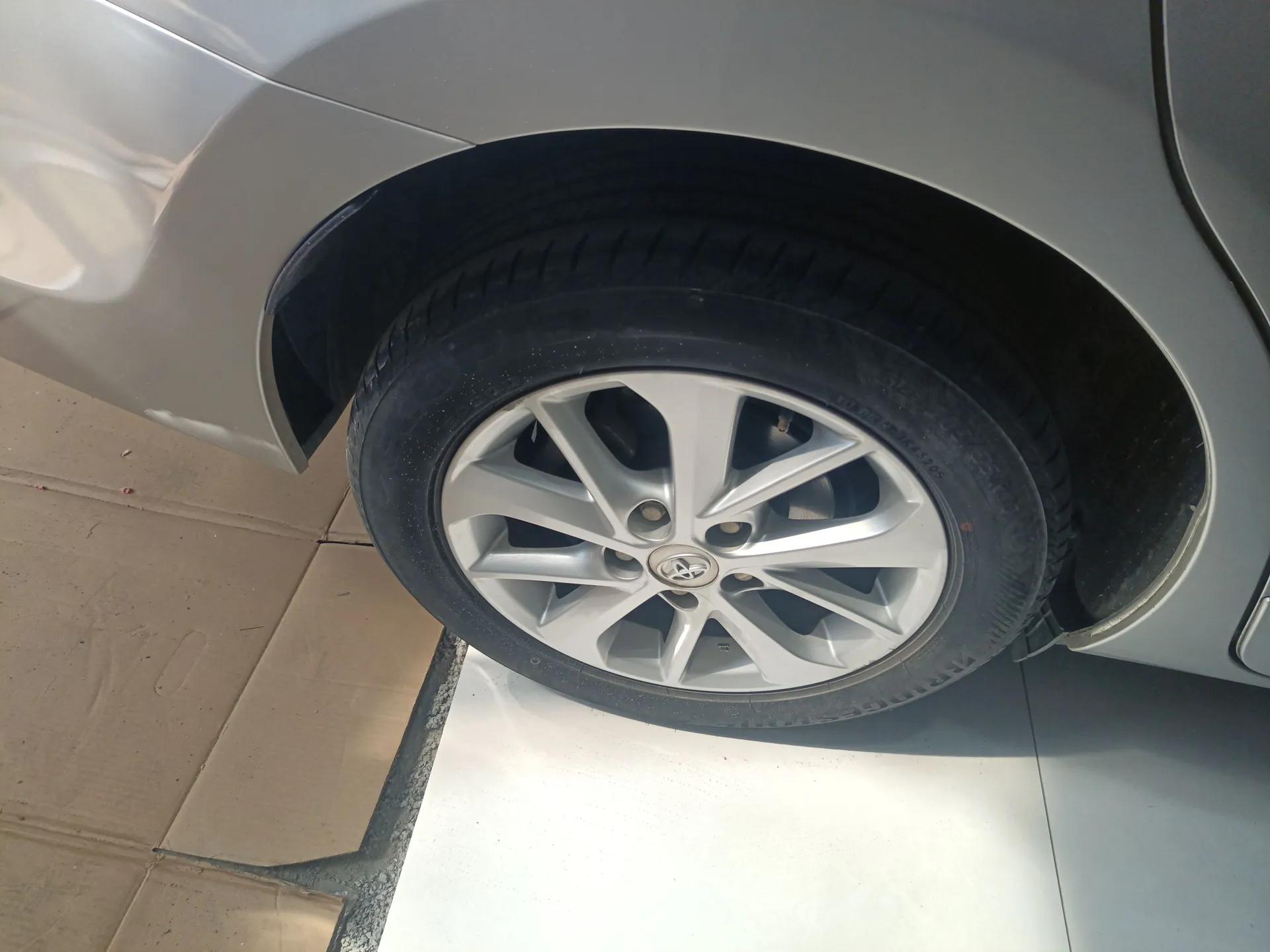 Toyota Corolla 2014 1.6L CVT GL-i Leather Edition — миниатюра 10