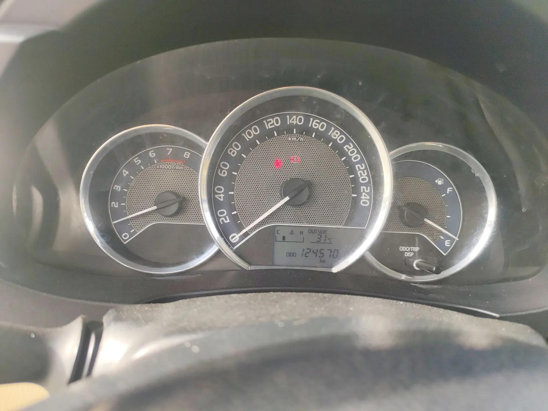 Toyota Corolla 2014 1.6L Manual GL — миниатюра 15