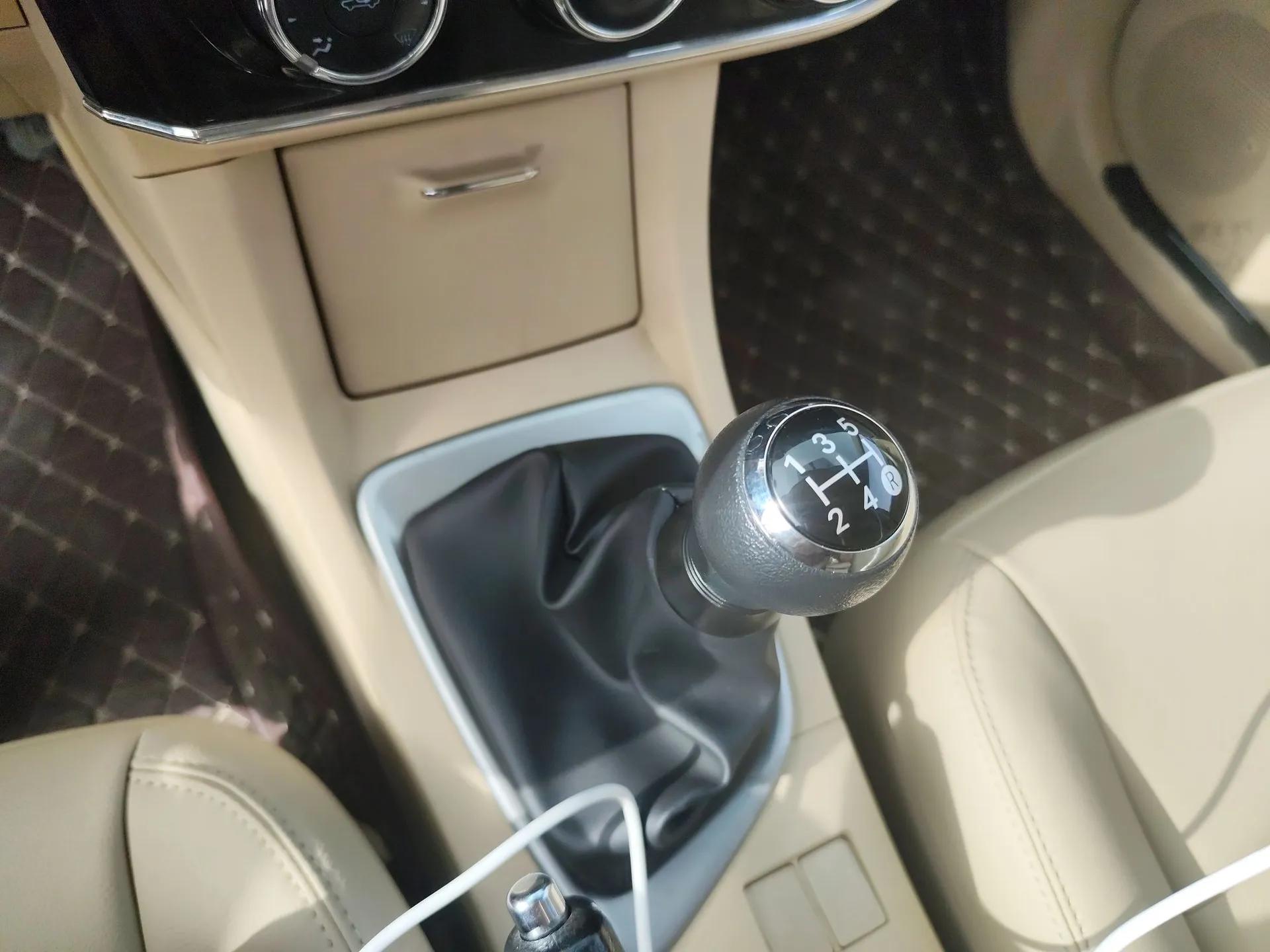 Toyota Corolla 2014 1.6L Manual GL — миниатюра 17