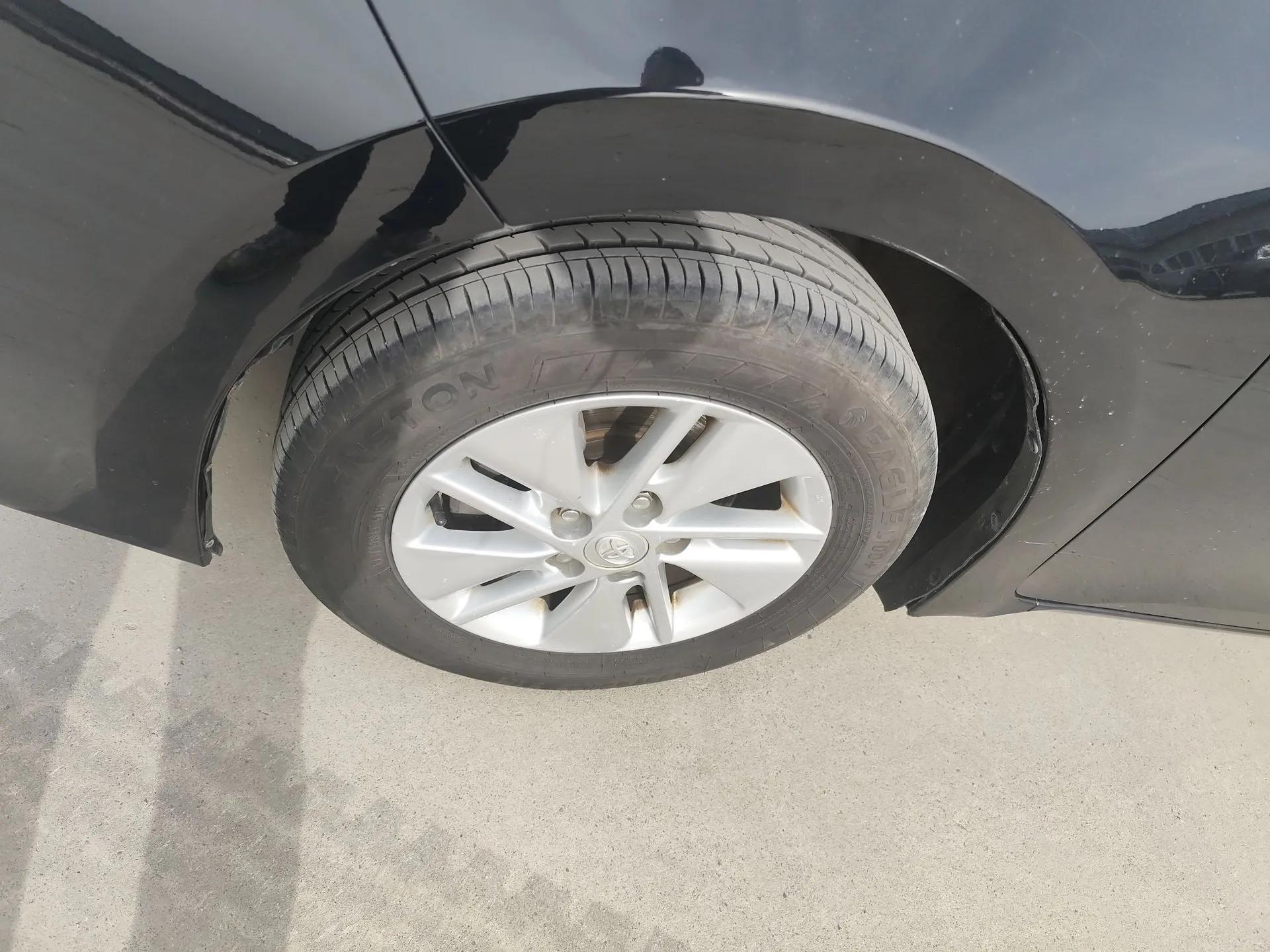 Toyota Corolla 2014 1.6L Manual GL — миниатюра 8