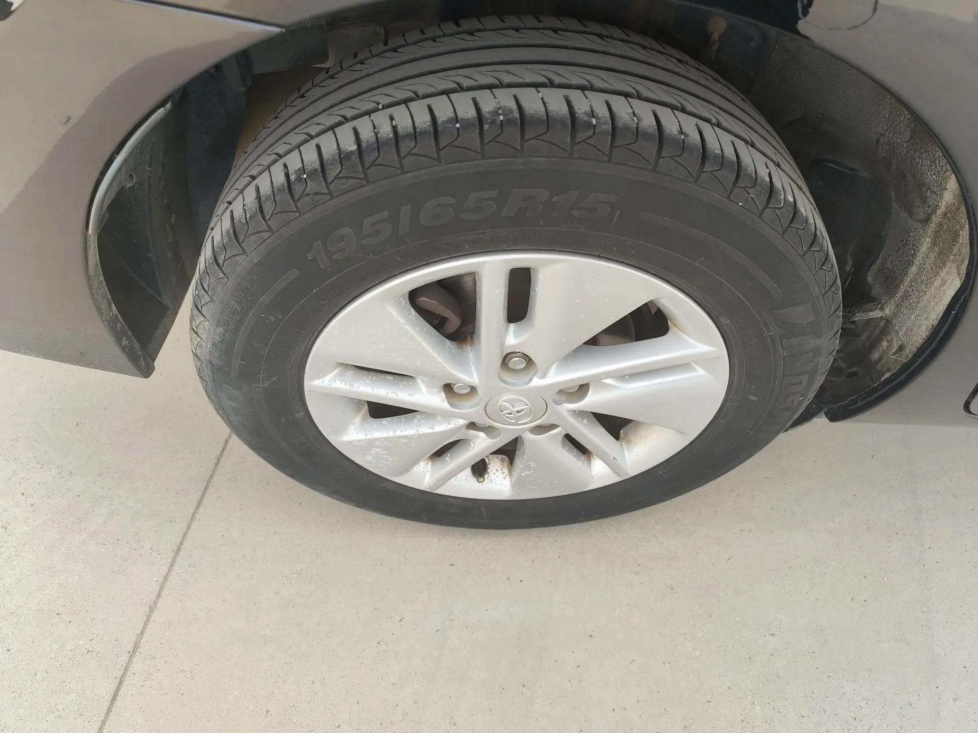 Toyota Corolla 2014 1.6L Manual GL — миниатюра 10