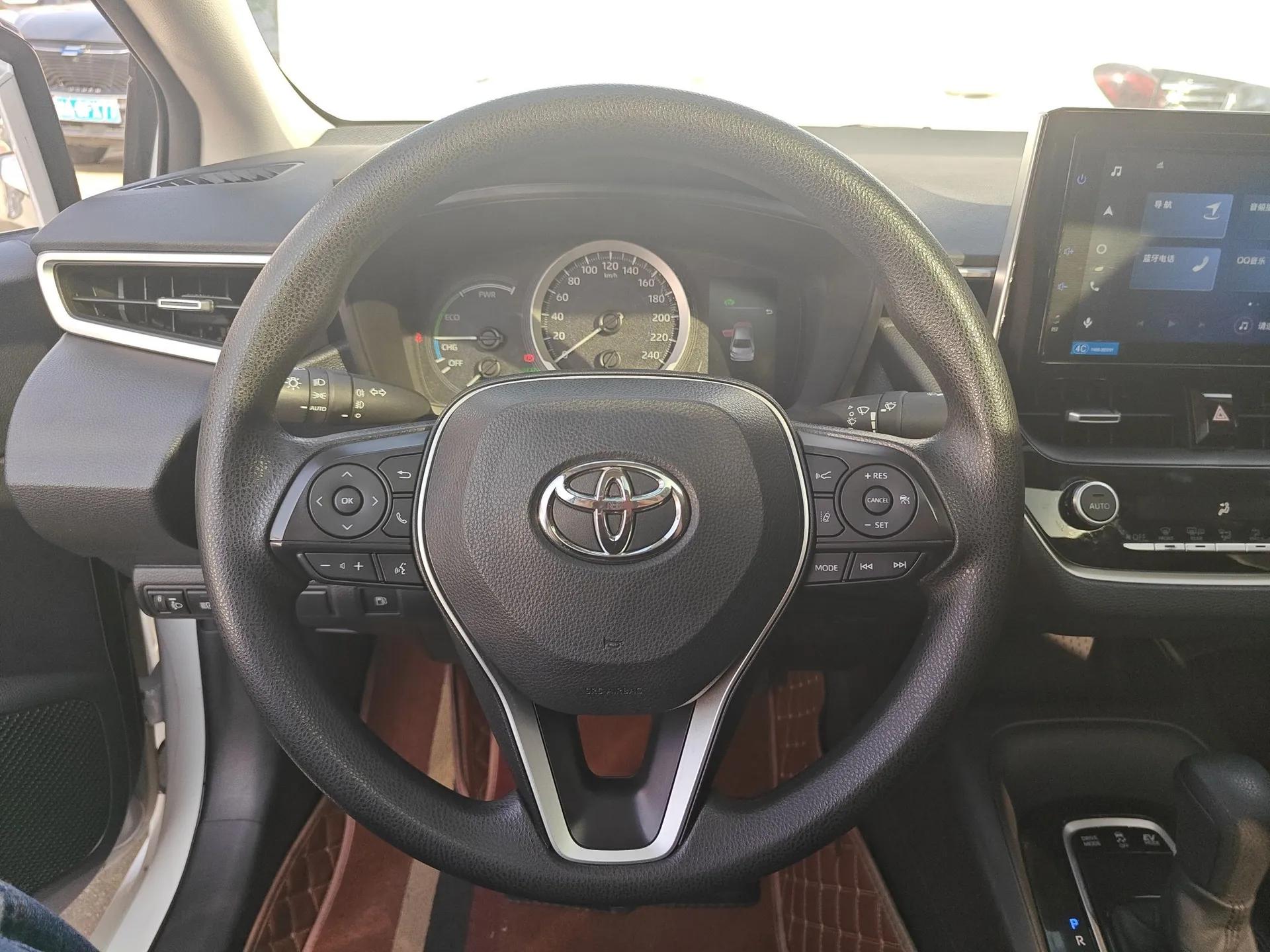 Toyota Corolla 2021 Dual-Motor 1.8L E-CVT Elite Edition — миниатюра 12