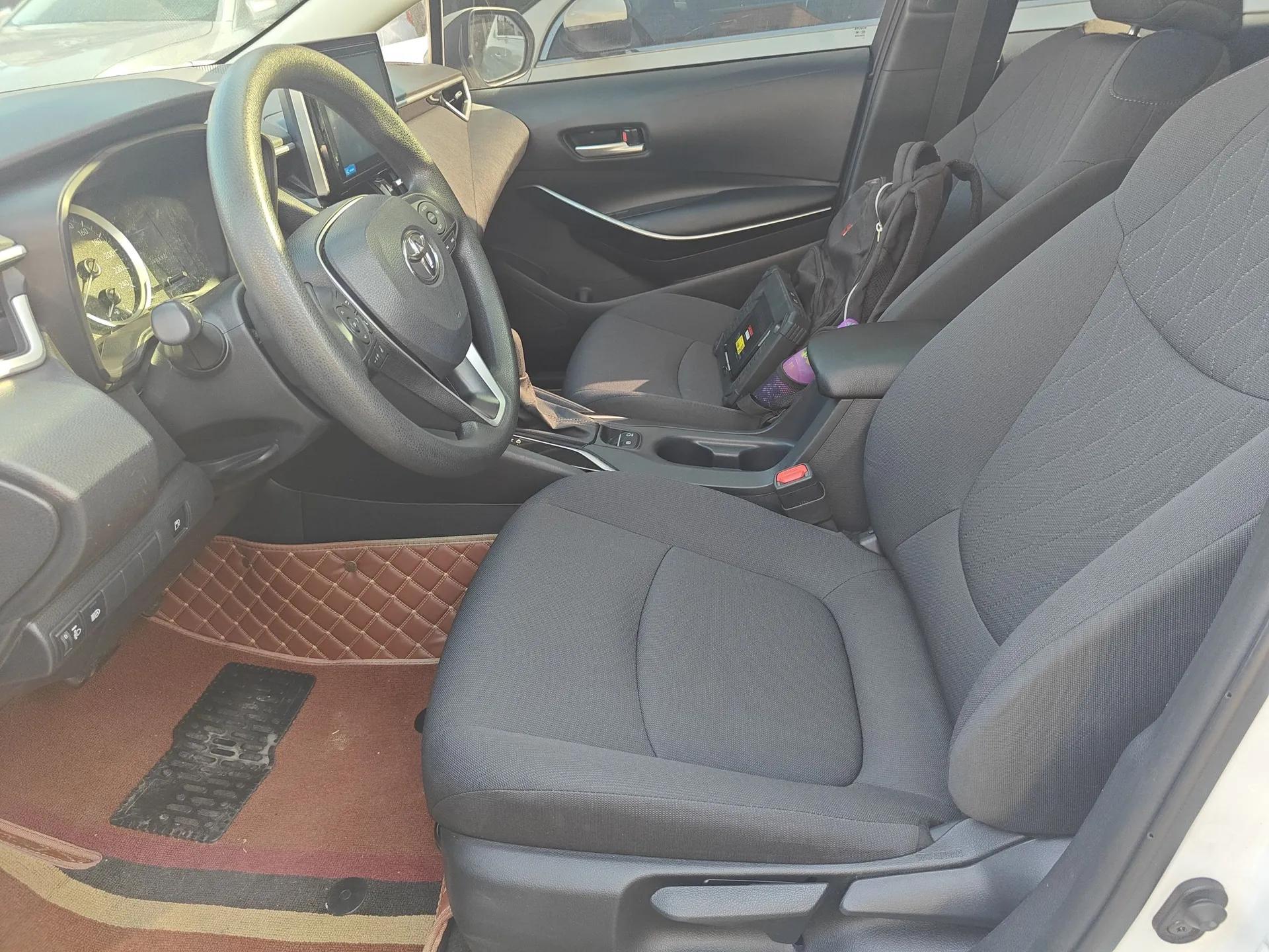 Toyota Corolla 2021 Dual-Motor 1.8L E-CVT Elite Edition — миниатюра 16