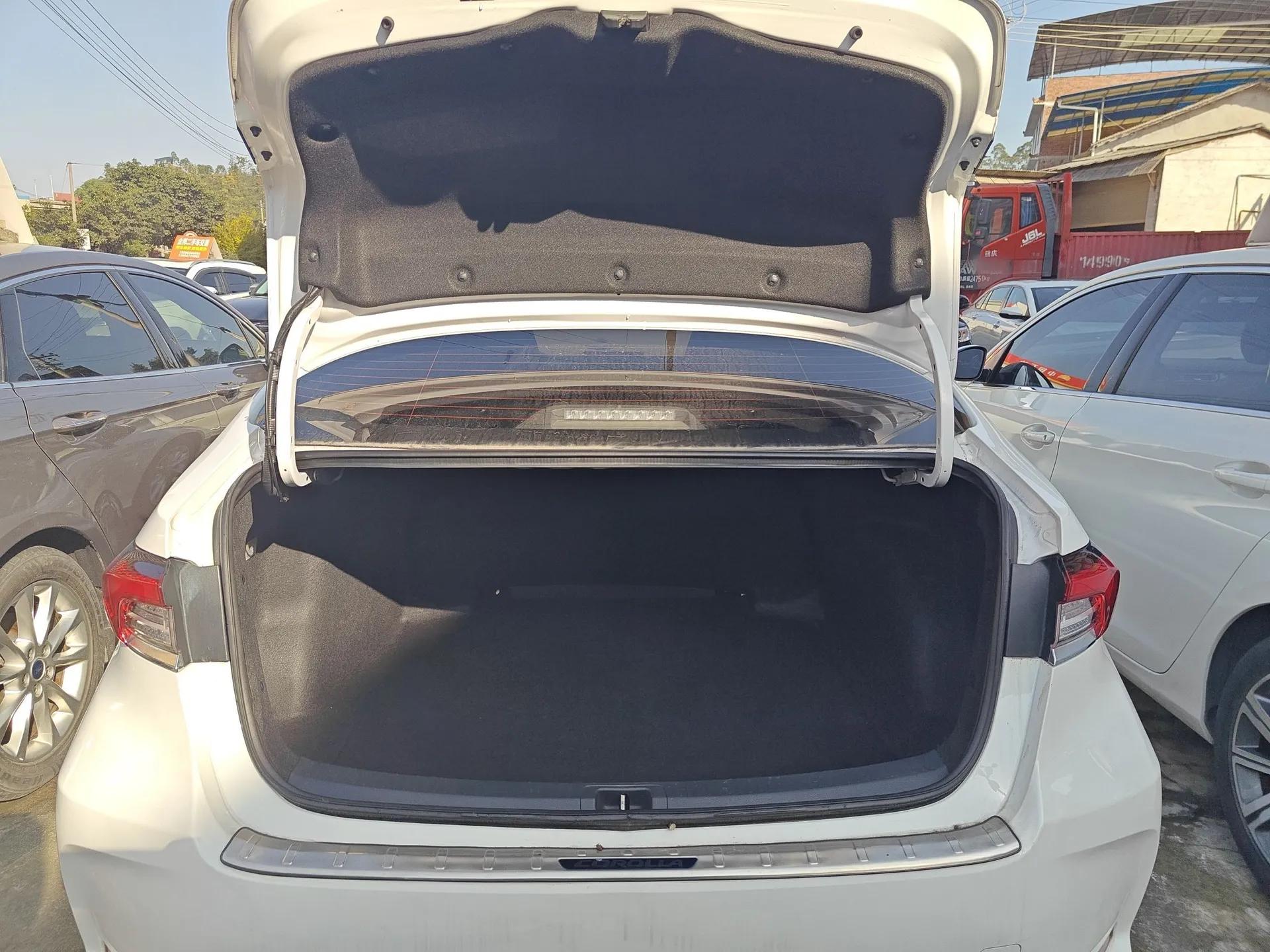 Toyota Corolla 2021 Dual-Motor 1.8L E-CVT Elite Edition — миниатюра 18