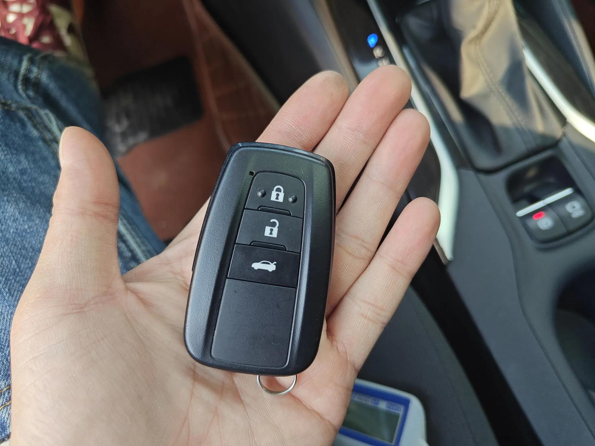 Toyota Corolla 2021 Dual-Motor 1.8L E-CVT Elite Edition — миниатюра 19