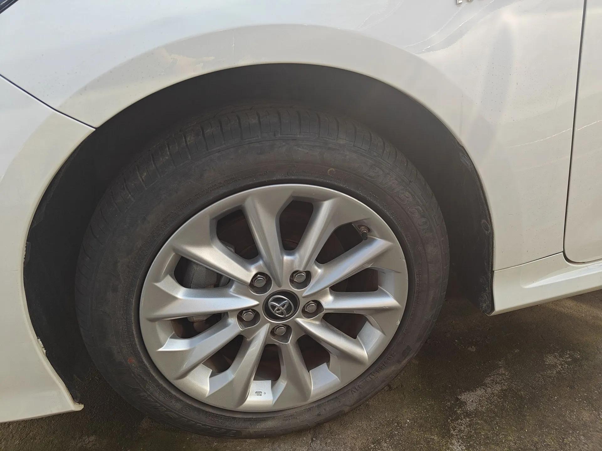 Toyota Corolla 2021 Dual-Motor 1.8L E-CVT Elite Edition — миниатюра 4