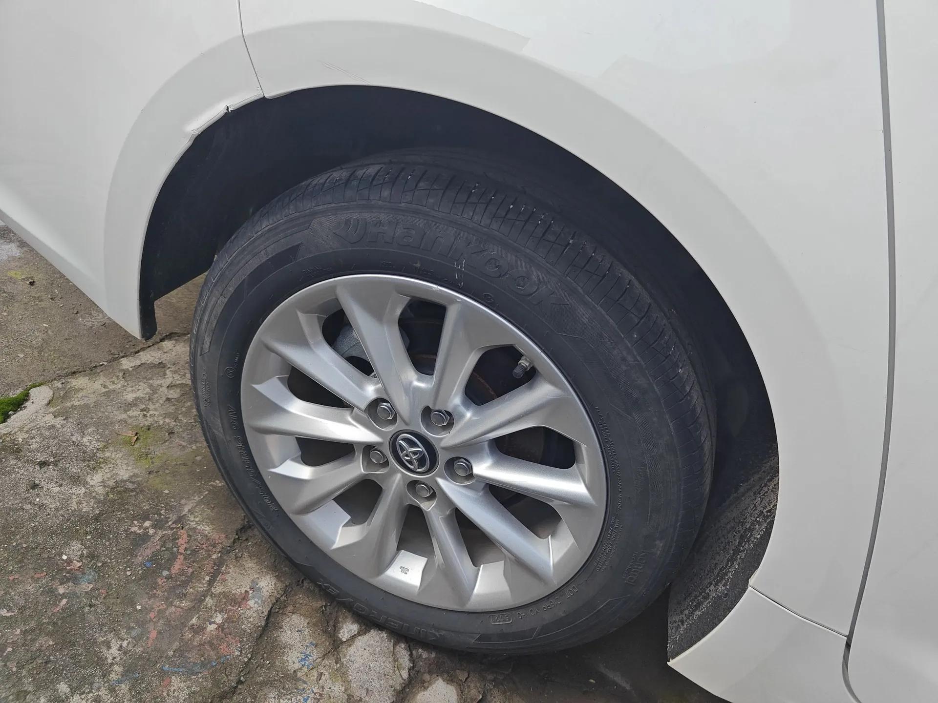 Toyota Corolla 2021 Dual-Motor 1.8L E-CVT Elite Edition — миниатюра 5