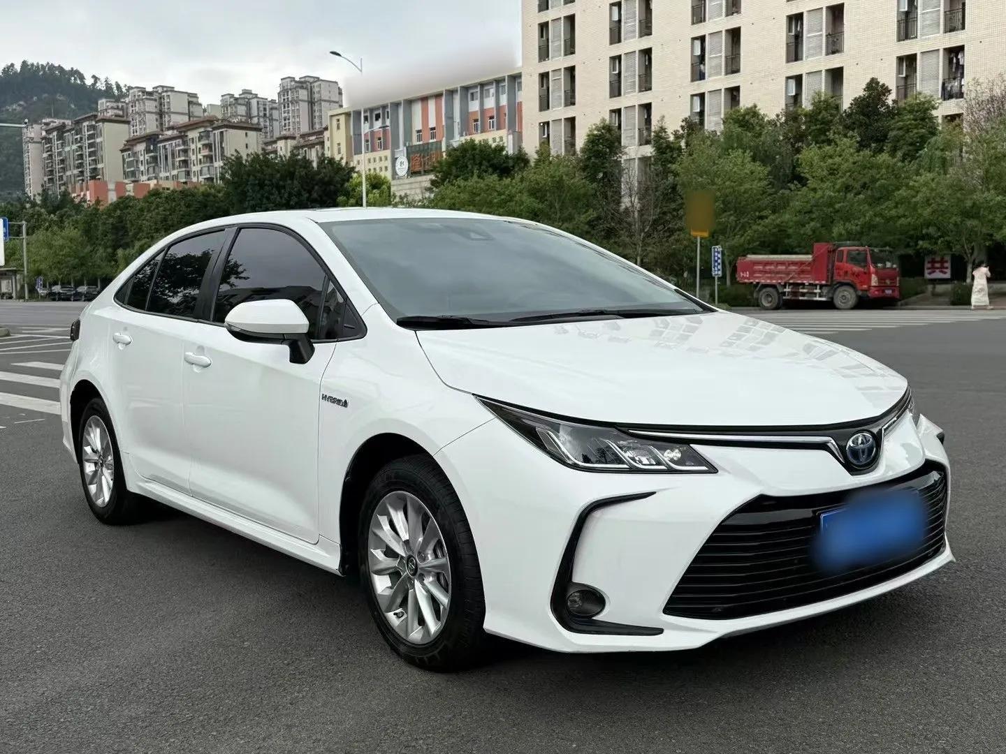 Toyota Corolla 2021 Dual-Motor 1.8L E-CVT Elite Edition — миниатюра 7