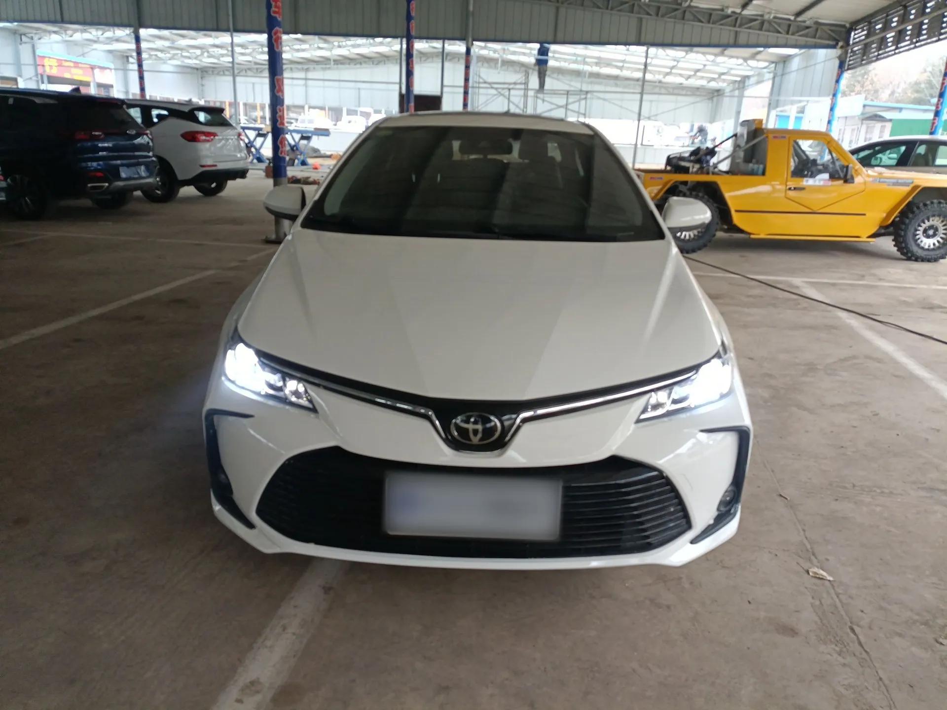 Toyota Corolla 2021 1.2T S-CVT Luxury Edition — миниатюра 3