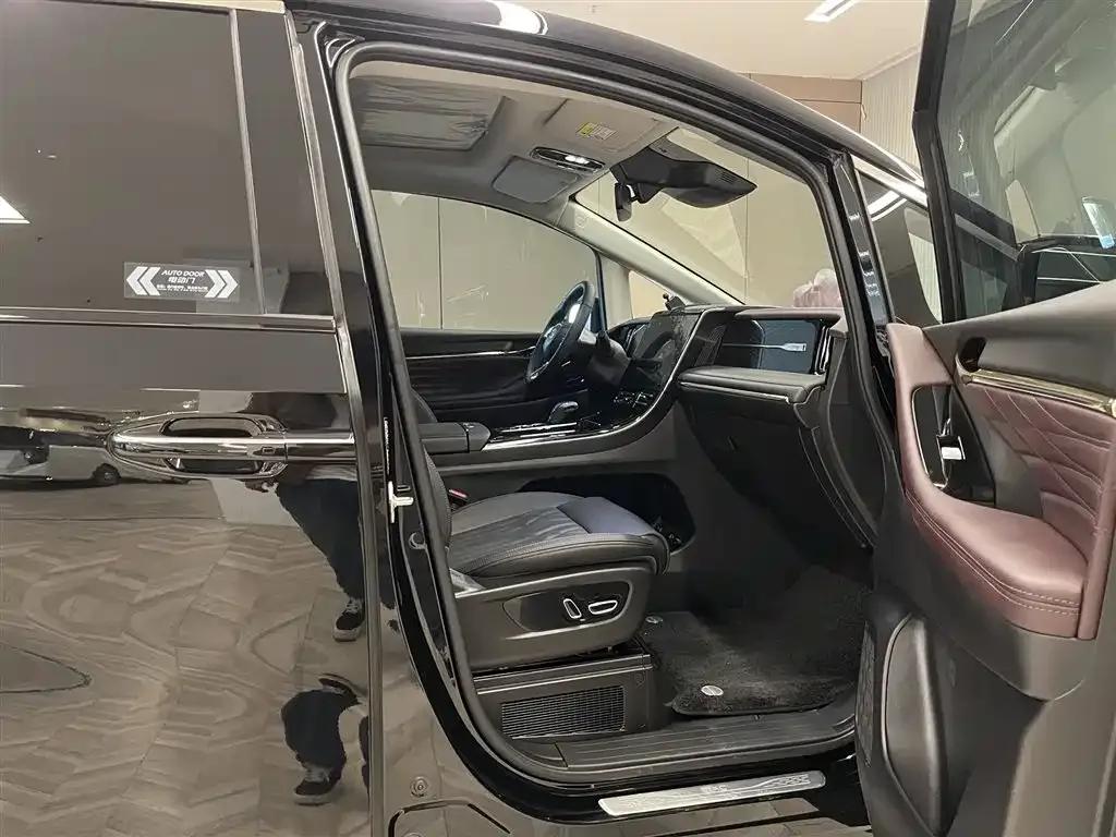 Trumpchi M8 2024 Master Series Super Hybrid Edition — миниатюра 17