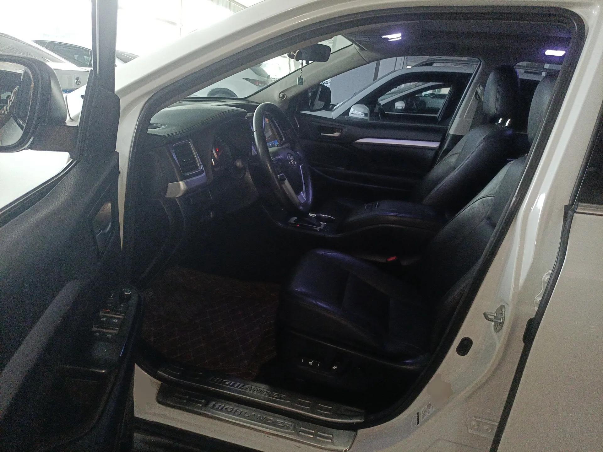 Toyota Highlander 2015 2.0T Four-Wheel Drive Luxury Edition 7-Seater — миниатюра 17