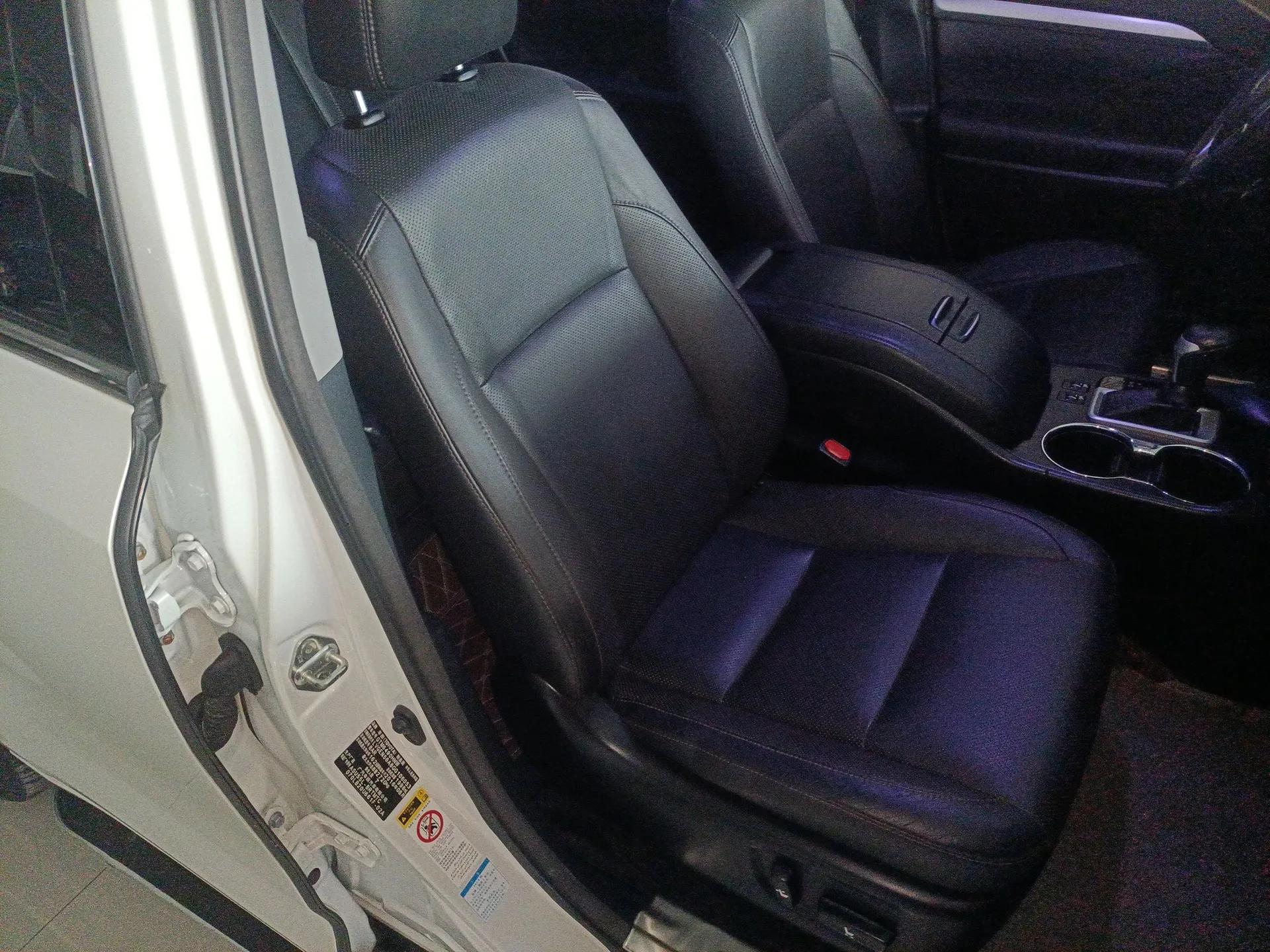 Toyota Highlander 2015 2.0T Four-Wheel Drive Luxury Edition 7-Seater — миниатюра 23