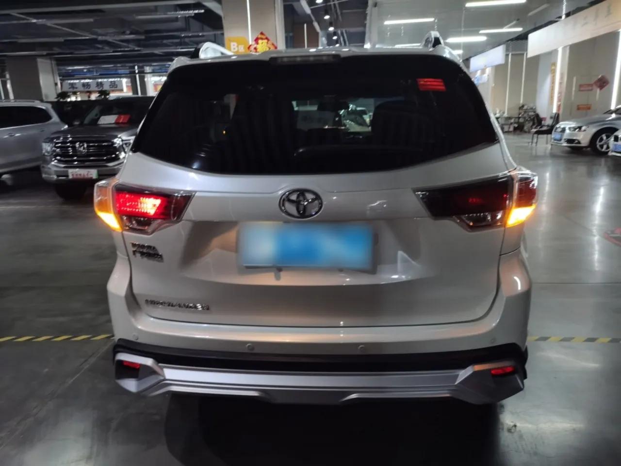 Toyota Highlander 2017 2.0T Four-Wheel Drive Luxury Edition 7 Seats — миниатюра 3