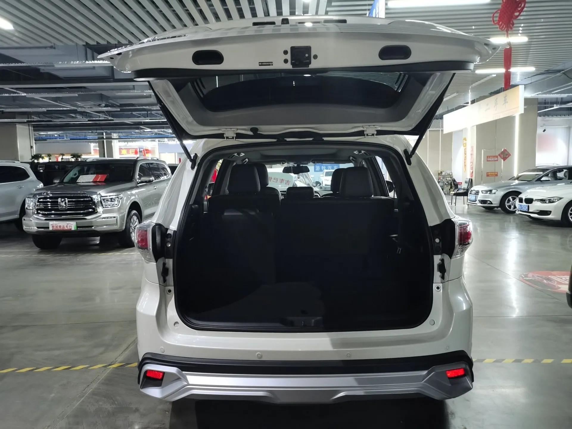 Toyota Highlander 2017 2.0T Four-Wheel Drive Luxury Edition 7 Seats — миниатюра 21