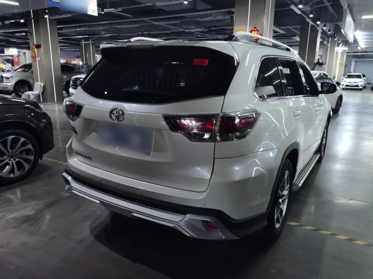Toyota Highlander 2017 2.0T Four-Wheel Drive Luxury Edition 7 Seats — миниатюра 4