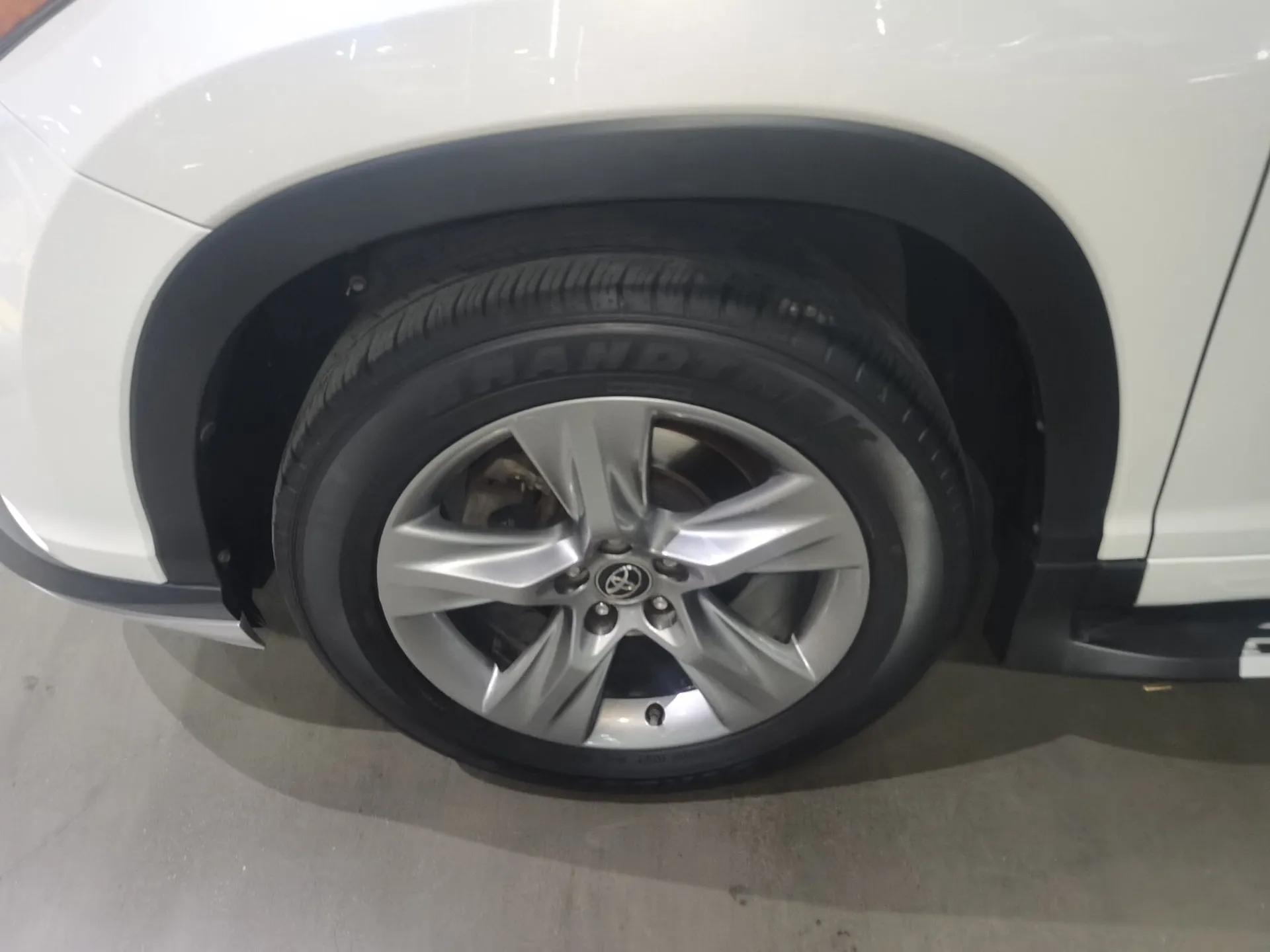 Toyota Highlander 2017 2.0T Four-Wheel Drive Luxury Edition 7 Seats — миниатюра 9