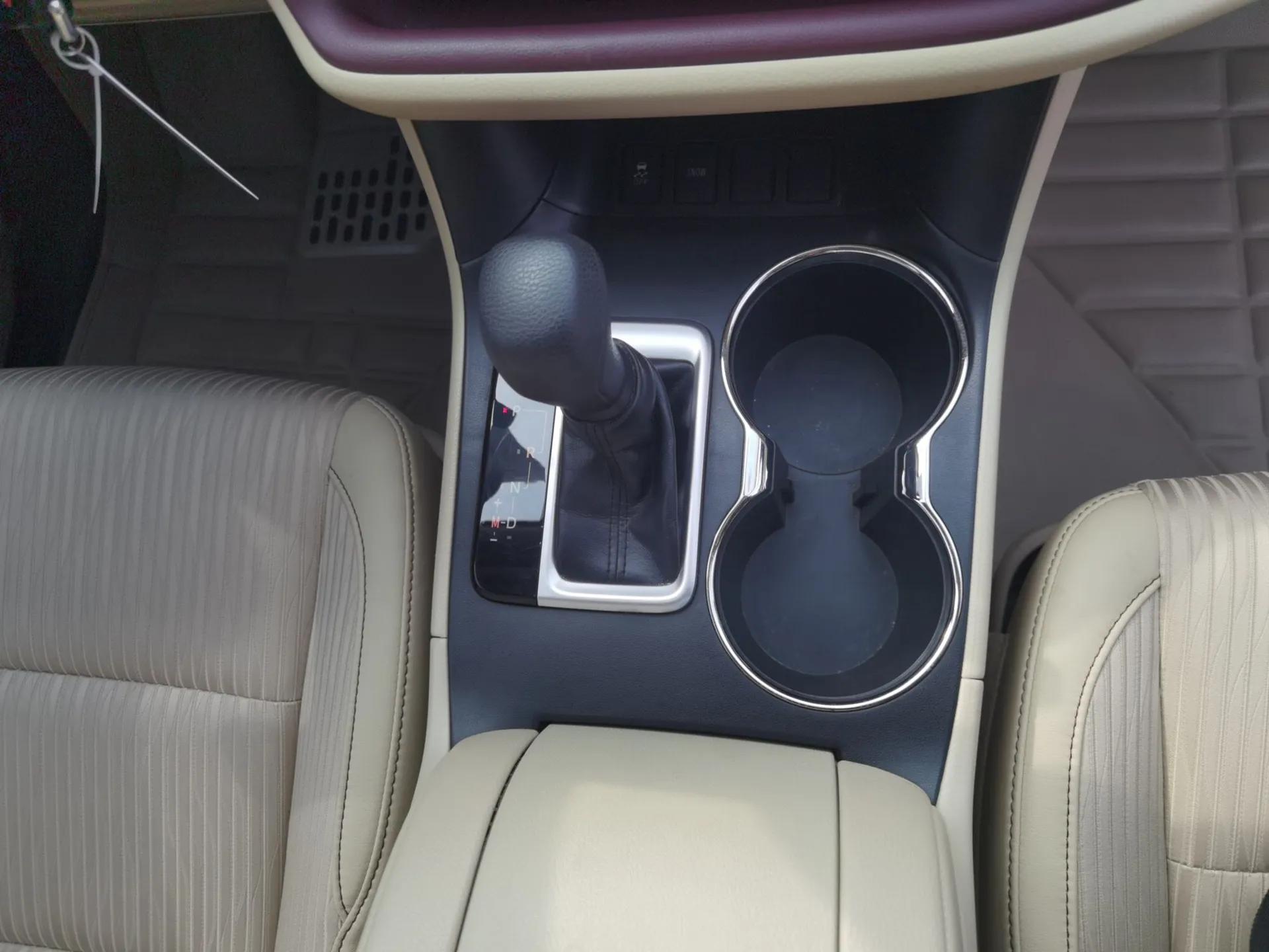 Toyota Highlander 2015 2.0T Two-Wheel Drive Elite Edition 5 Seats — миниатюра 17