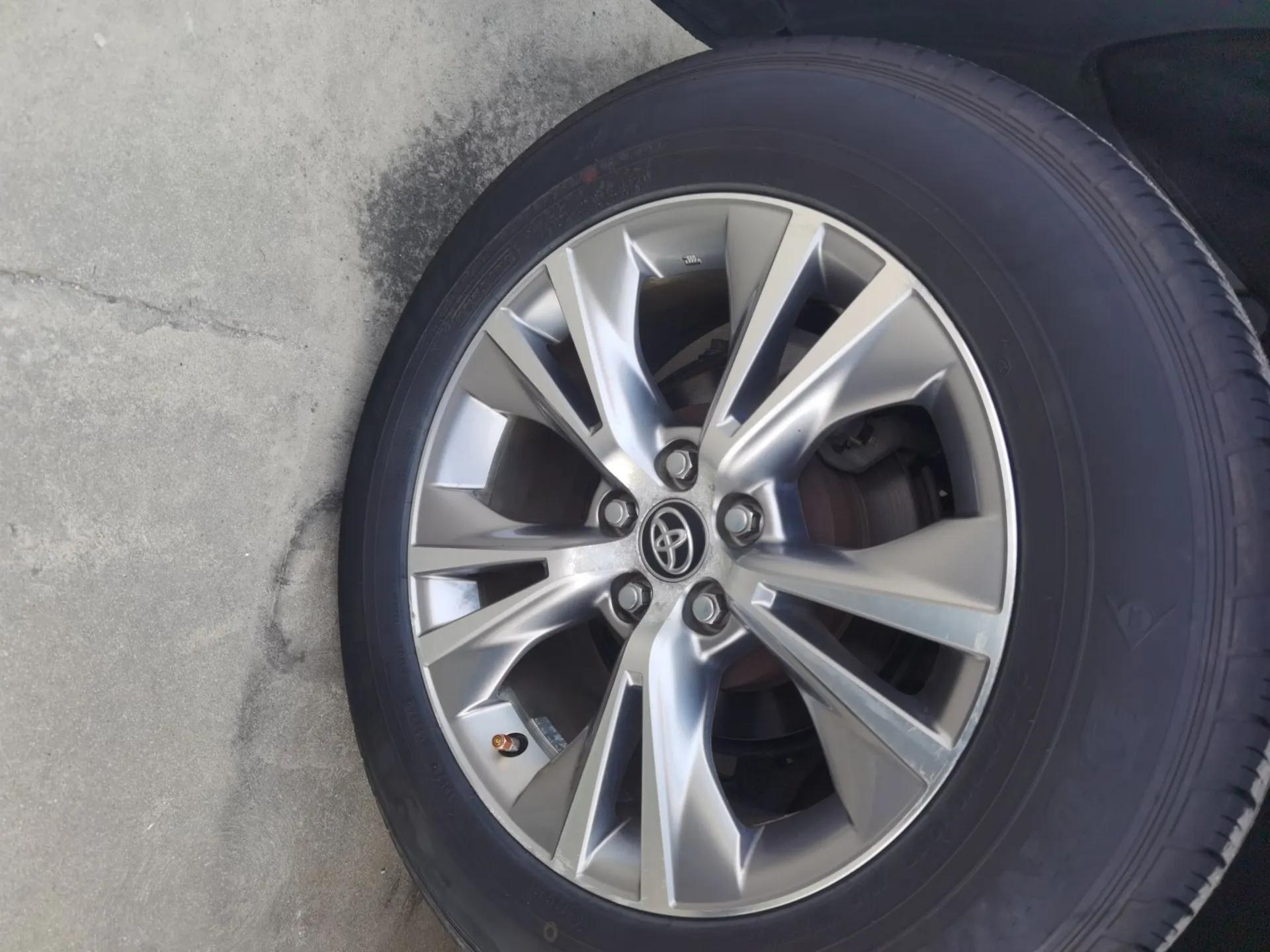 Toyota Highlander 2015 2.0T Two-Wheel Drive Elite Edition 5 Seats — миниатюра 10