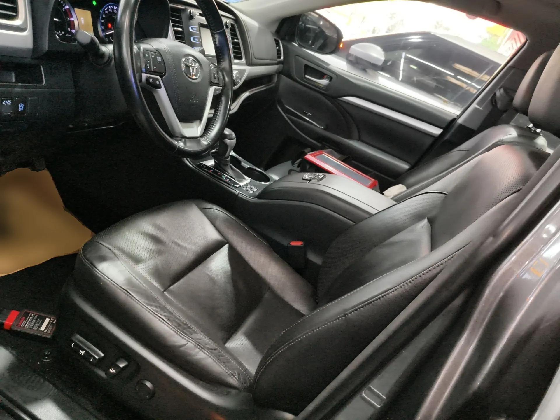 Toyota Highlander 2015 2.0T Four-Wheel Drive Luxury Edition 7-Seater — миниатюра 18