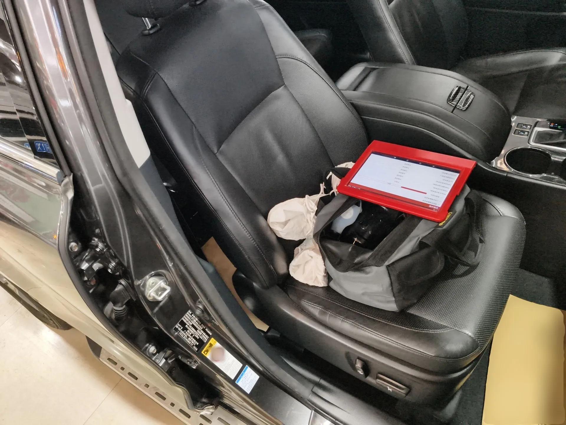 Toyota Highlander 2015 2.0T Four-Wheel Drive Luxury Edition 7-Seater — миниатюра 23