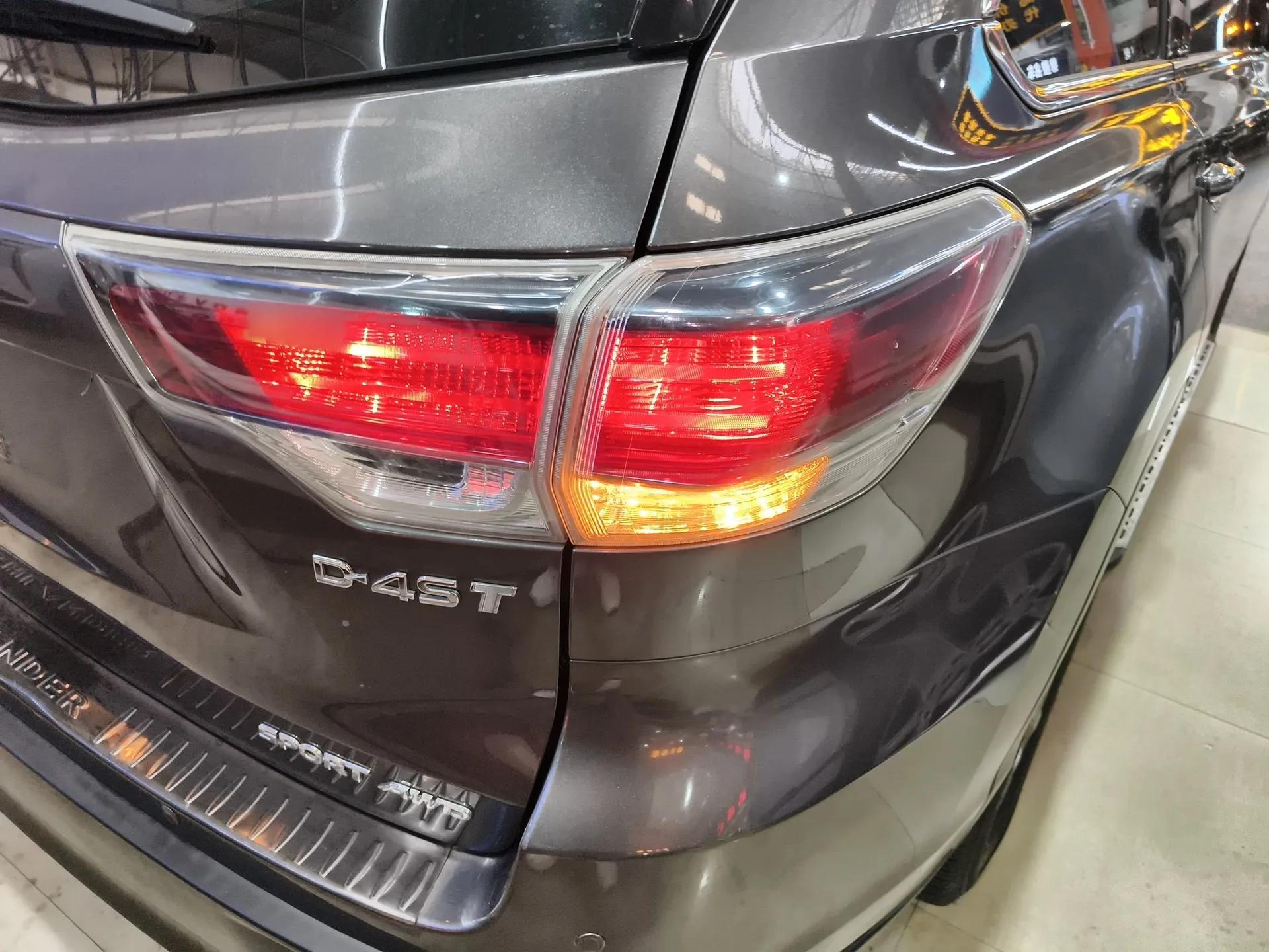 Toyota Highlander 2015 2.0T Four-Wheel Drive Luxury Edition 7-Seater — миниатюра 7