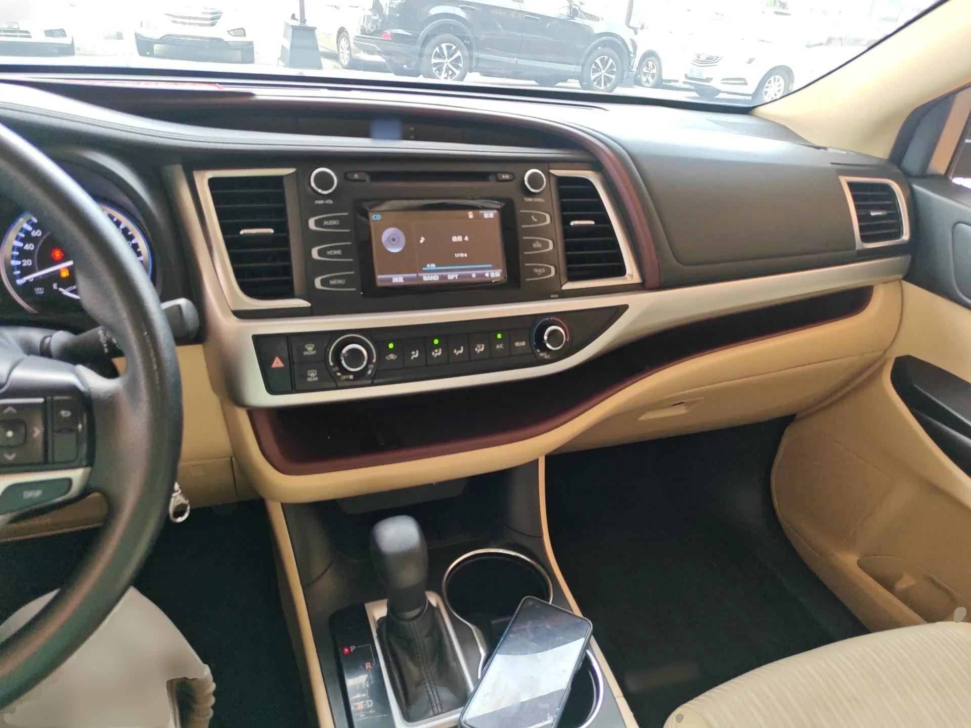 Toyota Highlander 2017 2.0T Two-Wheel Drive Elite Version 7 Seats — миниатюра 12