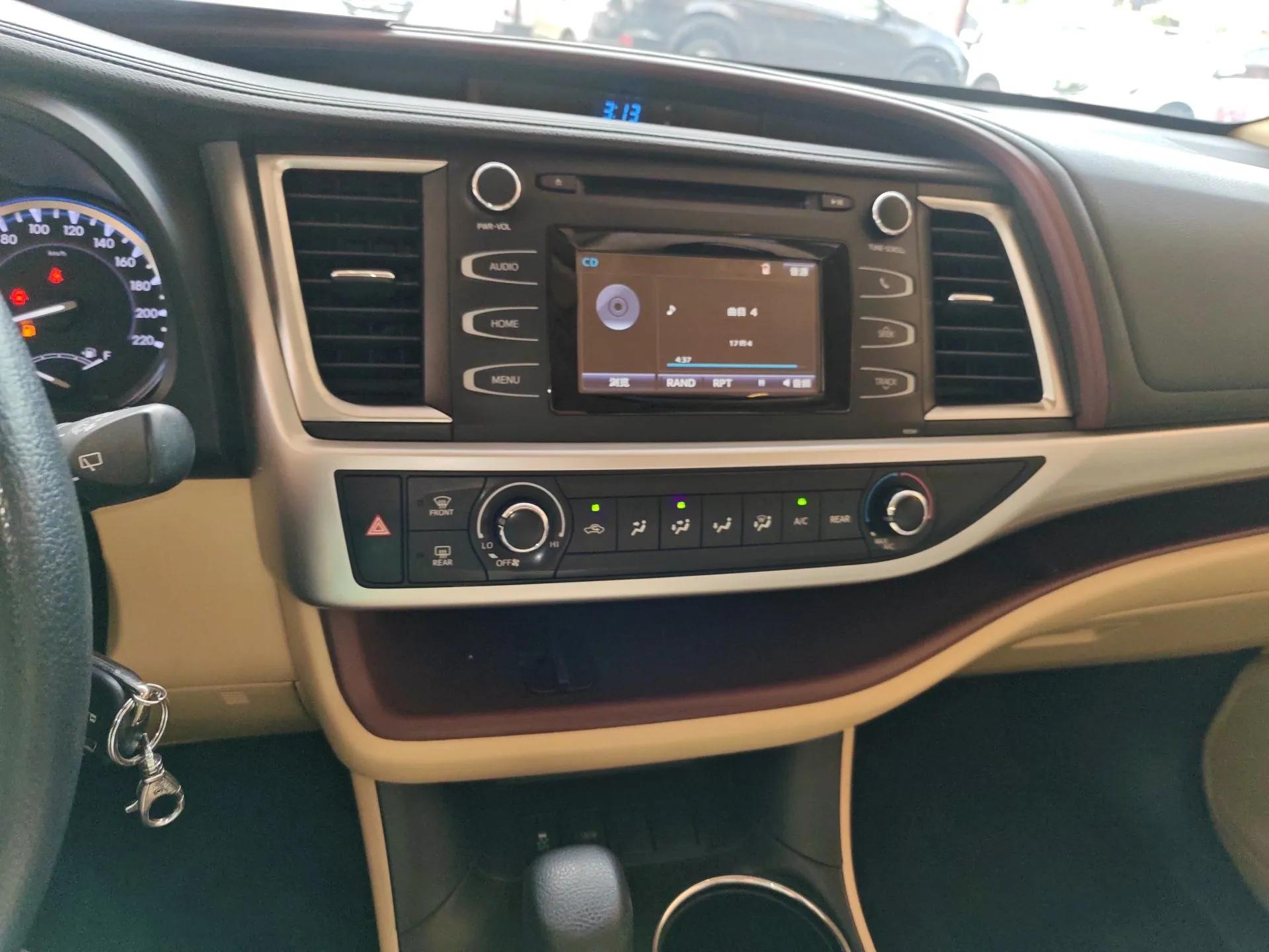 Toyota Highlander 2017 2.0T Two-Wheel Drive Elite Version 7 Seats — миниатюра 15