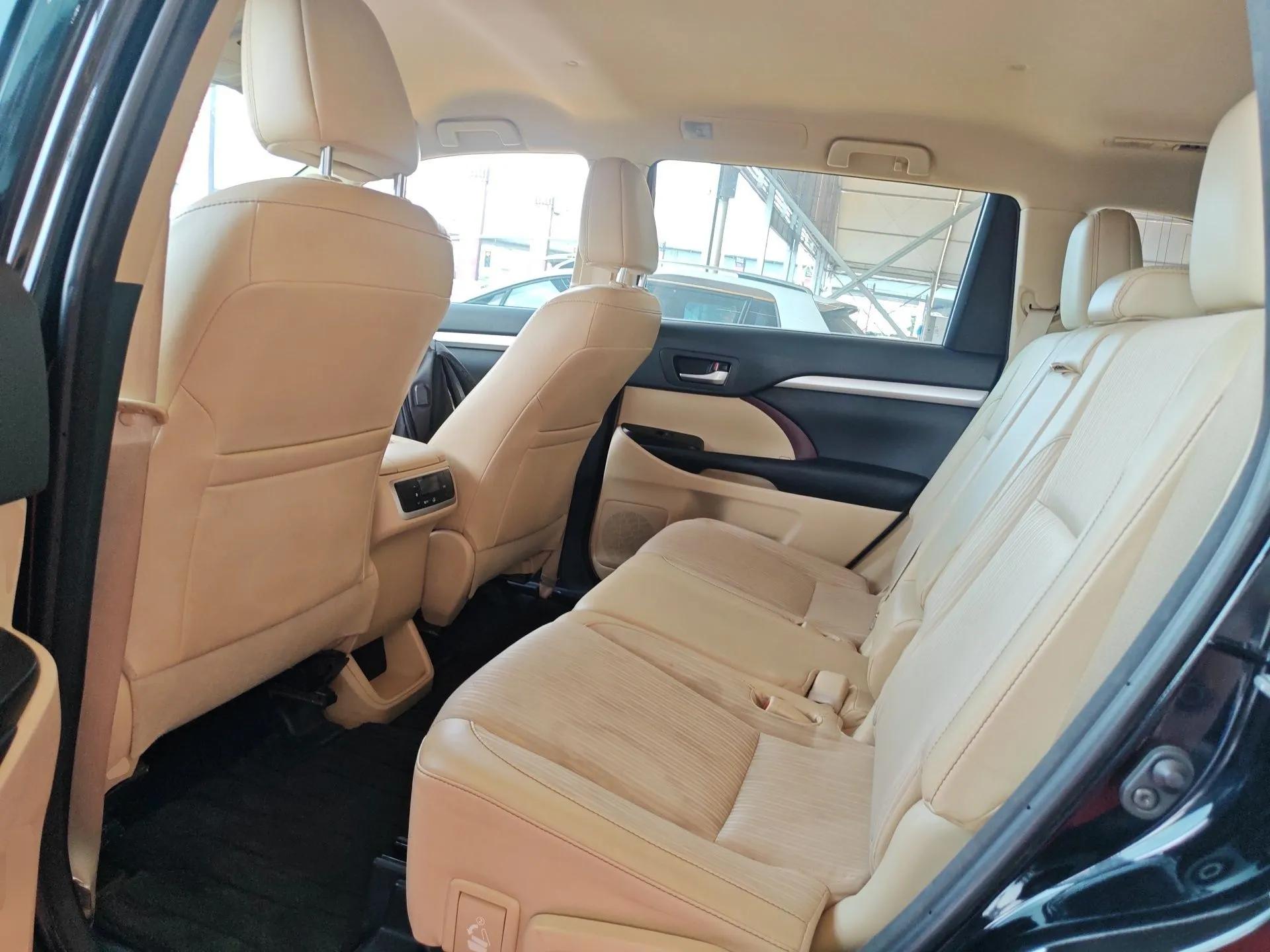 Toyota Highlander 2017 2.0T Two-Wheel Drive Elite Version 7 Seats — миниатюра 19